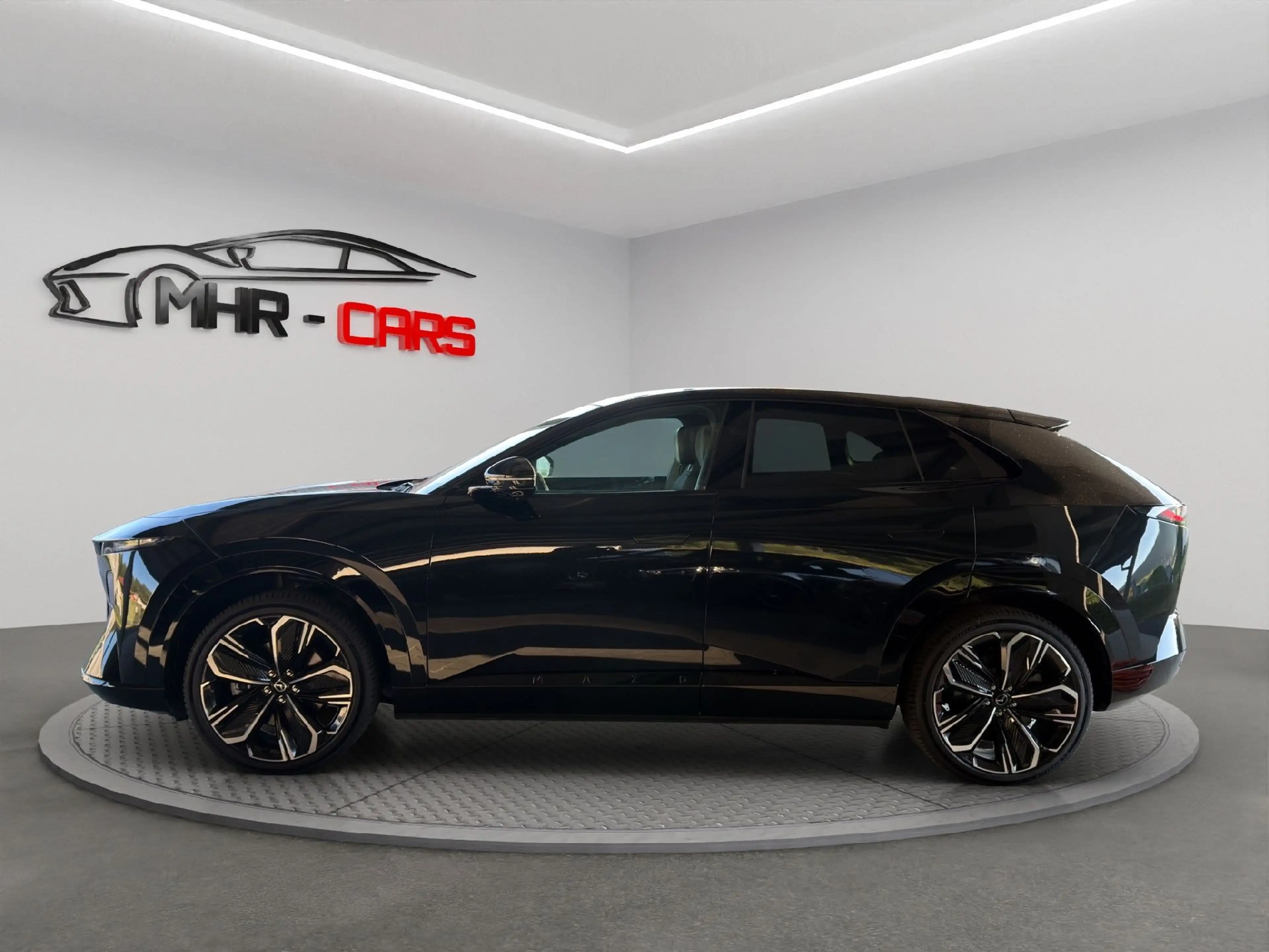 Mazda CX-6e EV Takumi — photo 2