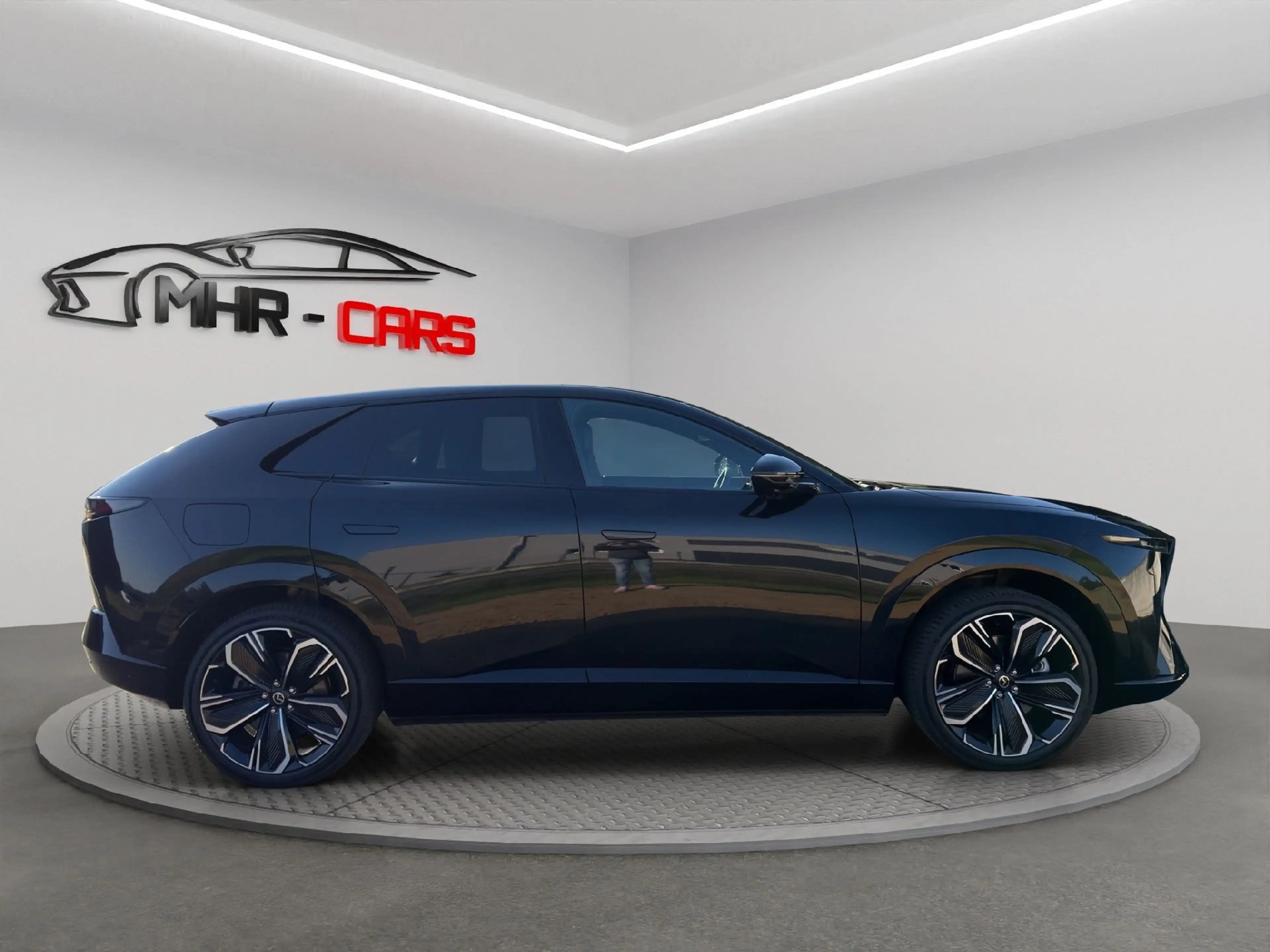 Mazda CX-6e EV Takumi — photo 6