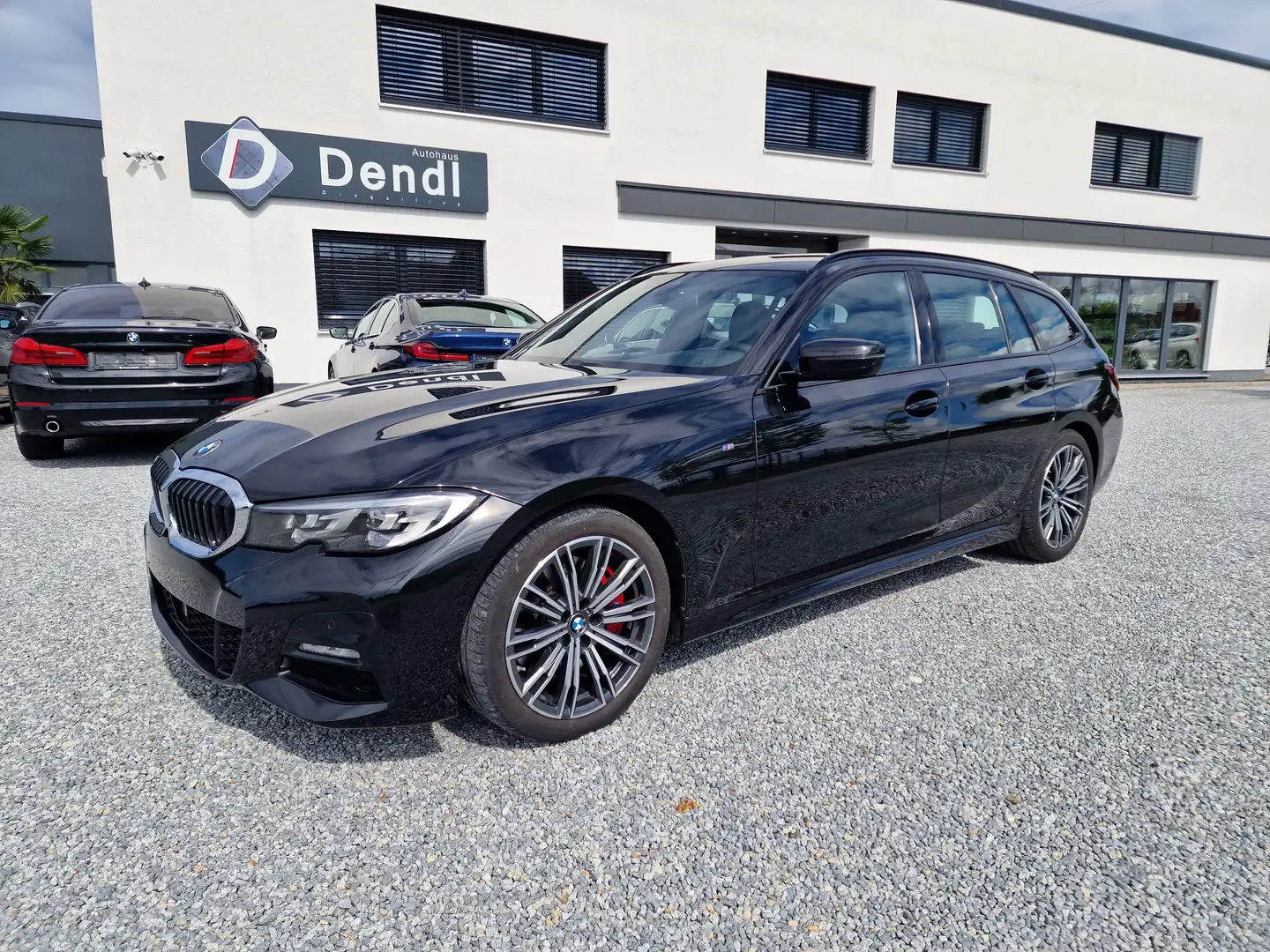 BMW 330 330i Touring Aut. M Sport Schwarz - 1