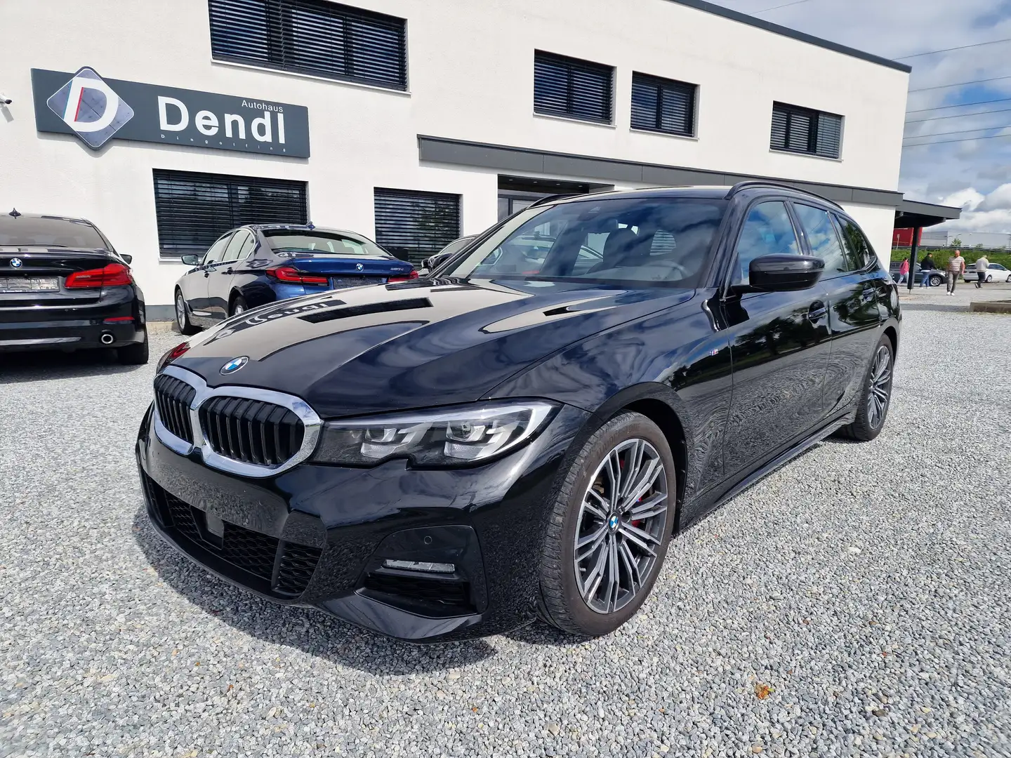 BMW 330 330i Touring Aut. M Sport Schwarz - 2