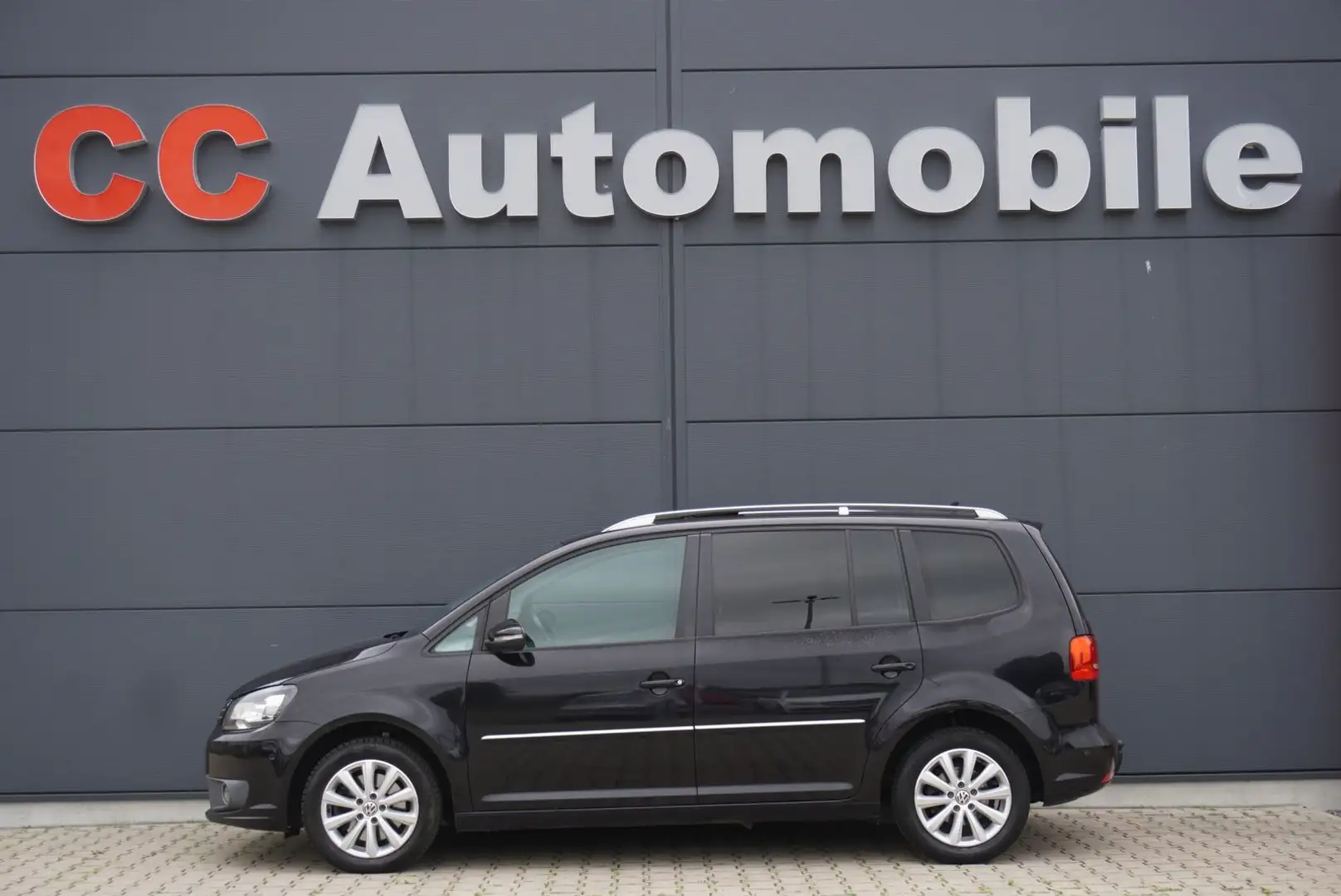 Volkswagen Touran Highline BMT+Pano+Kamera+AHK+Xenon+Sound+ Negro - 1