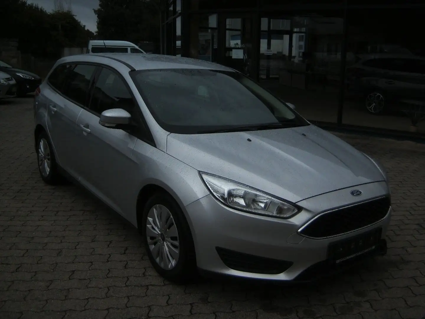 Ford Focus Turnier Trend Zilver - 1