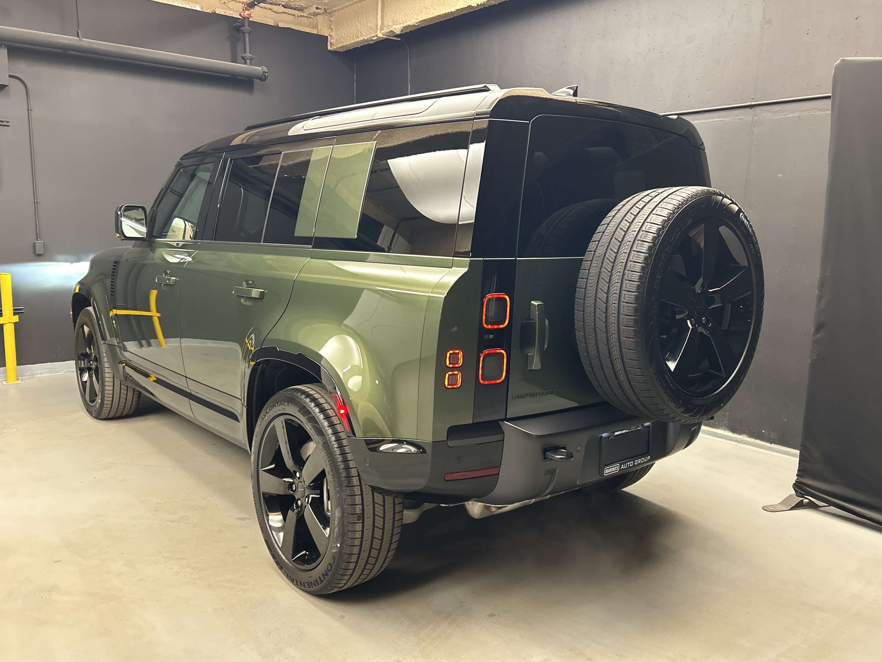 2026 Land Rover Defender X-Dynamic SE alt 5