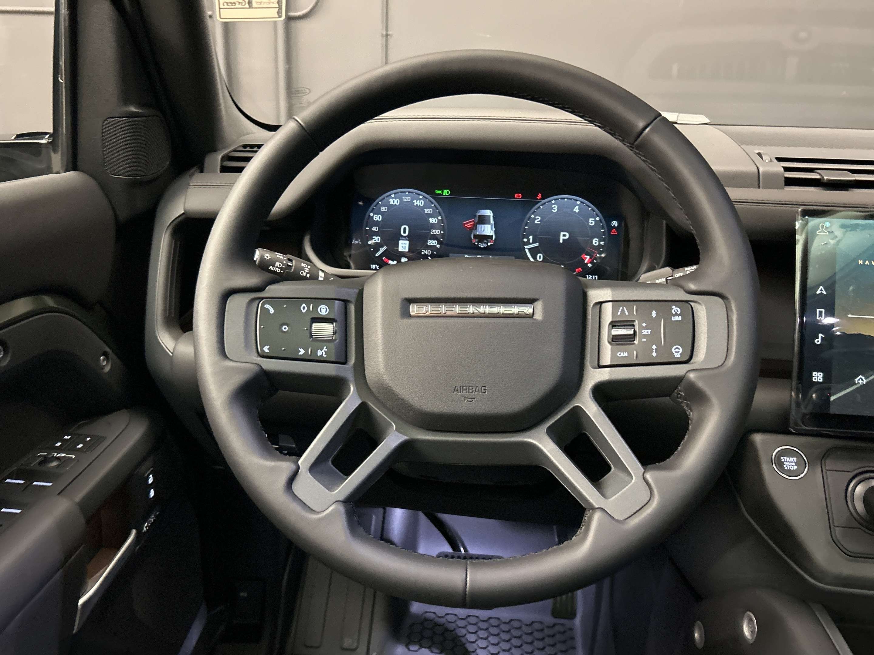 2026 Land Rover Defender X-Dynamic SE thumb 15