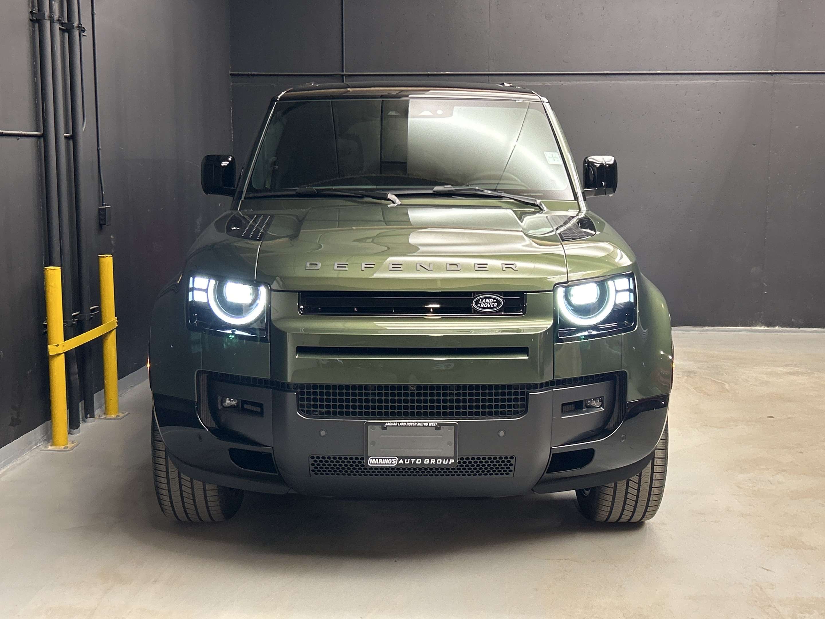 2026 Land Rover Defender X-Dynamic SE alt 2