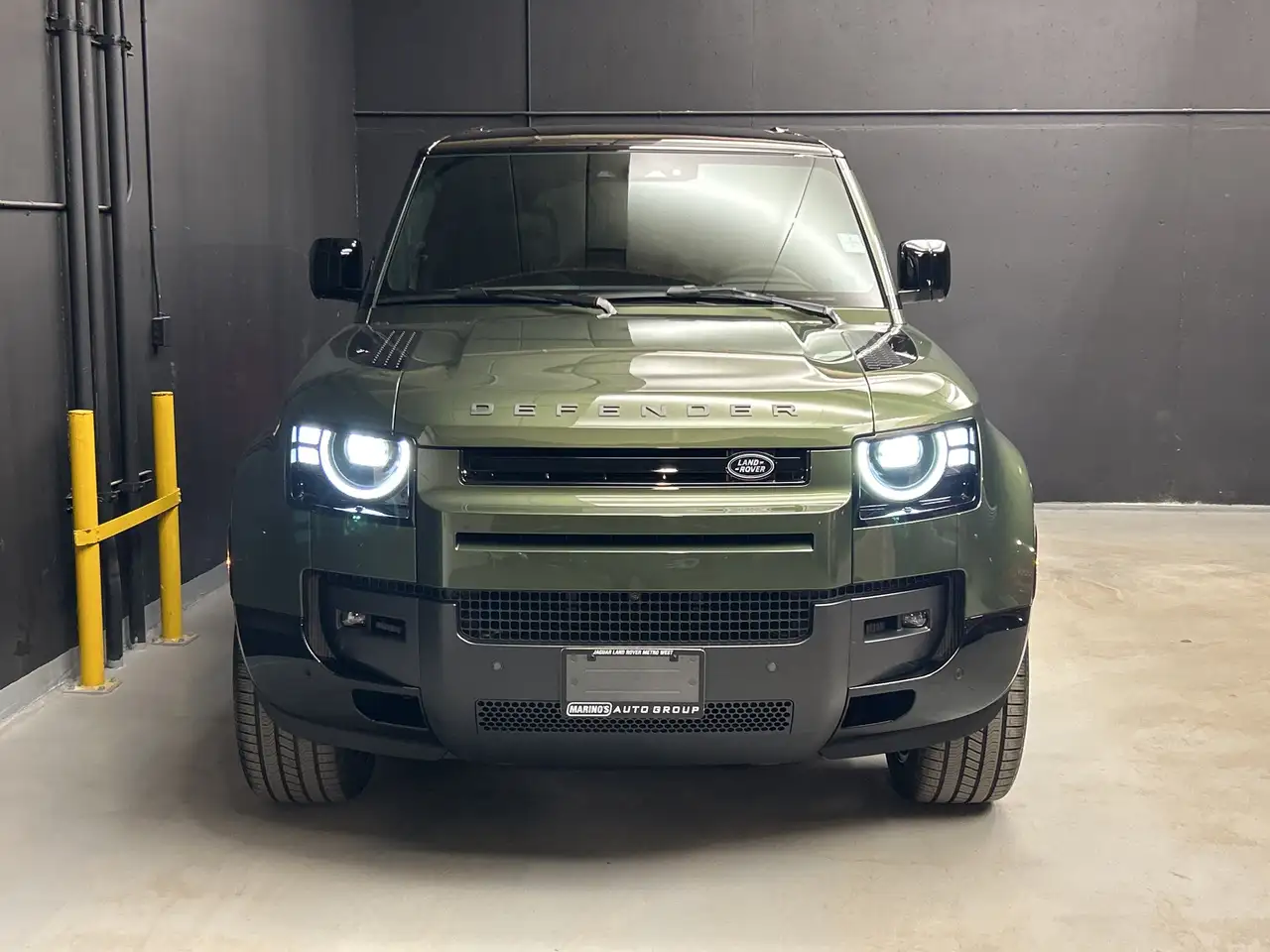 Land Rover Defender снимка Land Rover Defender
