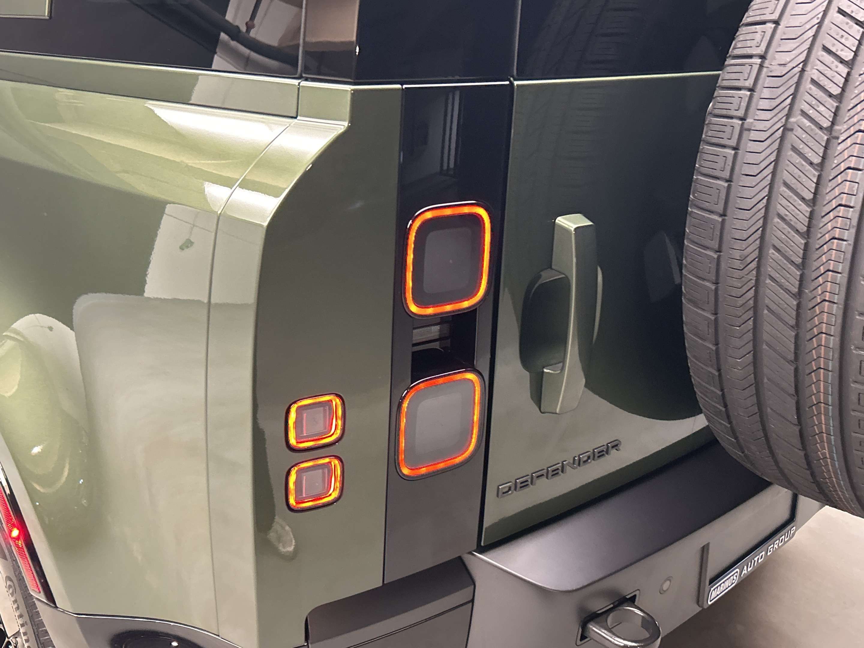 2026 Land Rover Defender X-Dynamic SE thumb 7