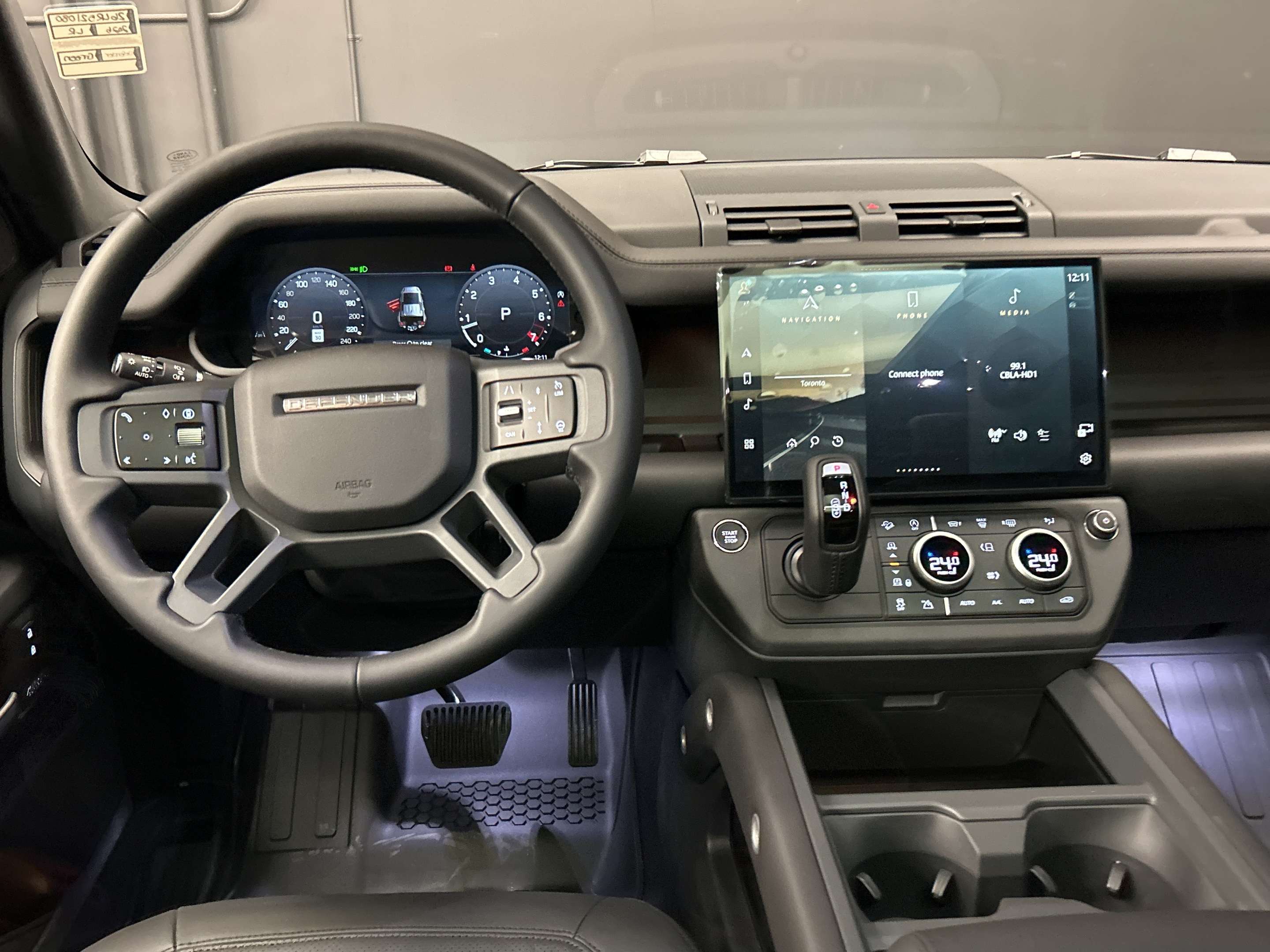 2026 Land Rover Defender X-Dynamic SE thumb 14