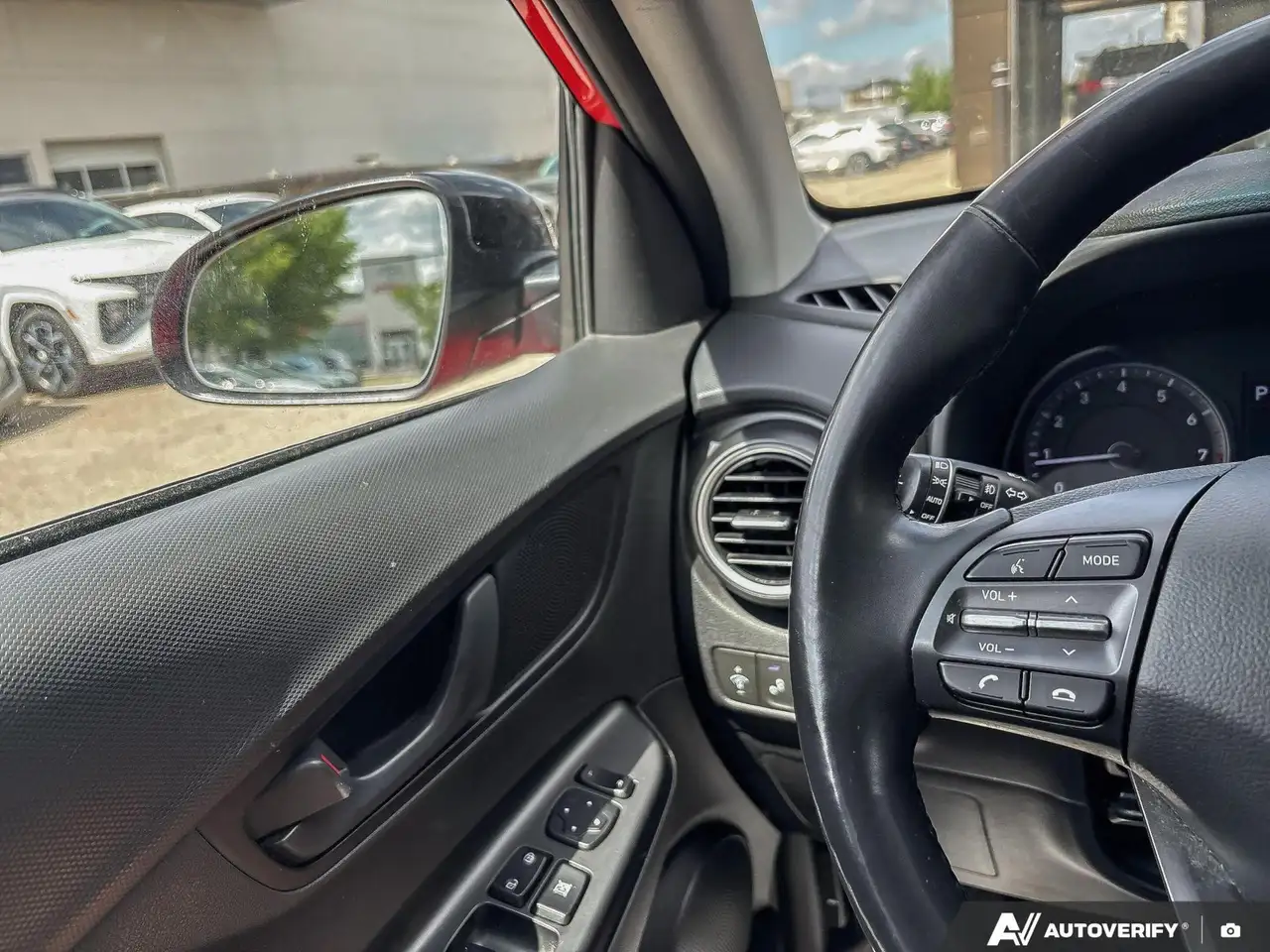Hyundai KONA снимка Hyundai KONA
