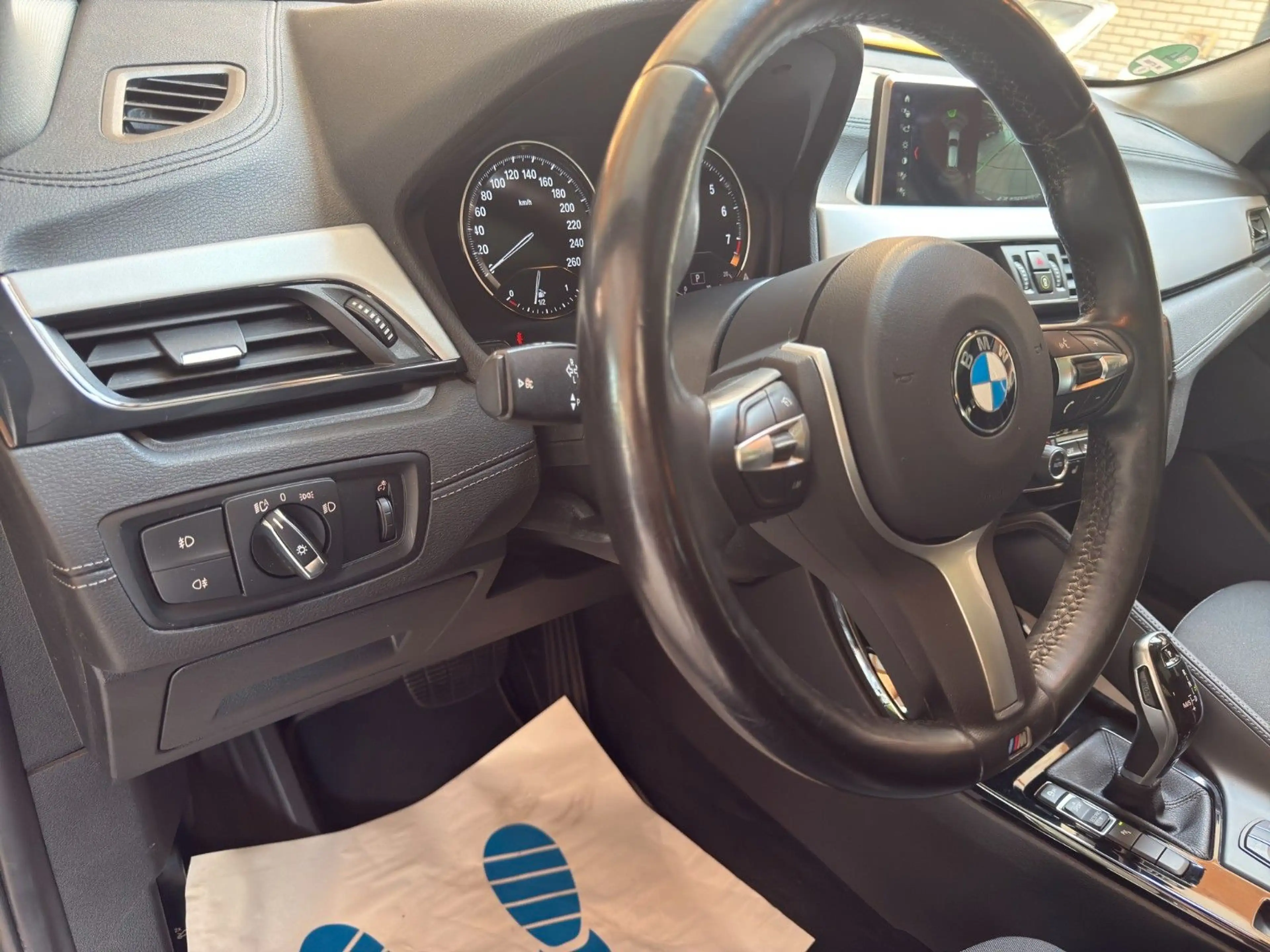 BMW X2 sDrive 20 i Advantage/HUD/RFK/UVM — photo 10