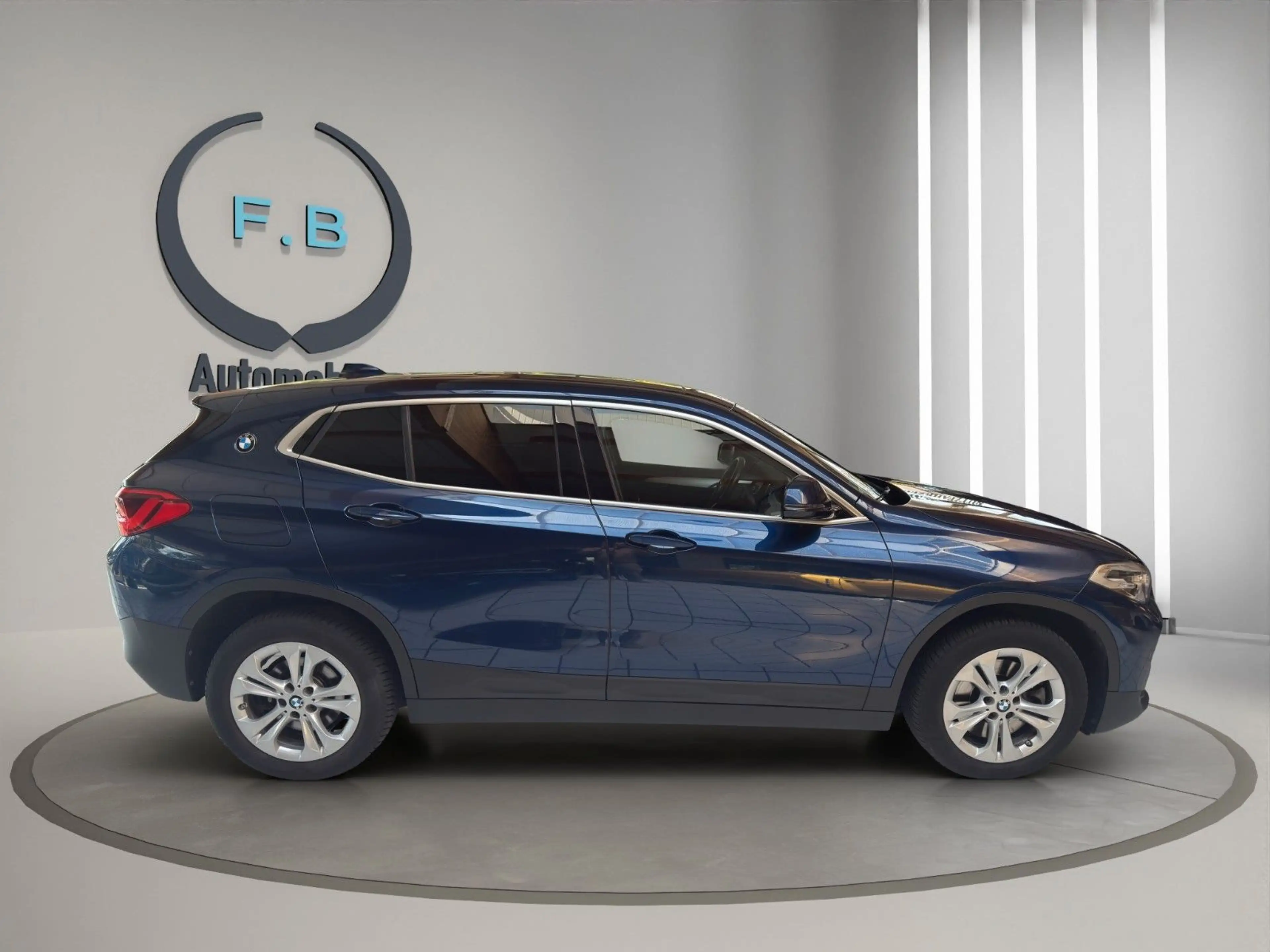 BMW X2 sDrive 20 i Advantage/HUD/RFK/UVM — photo 8