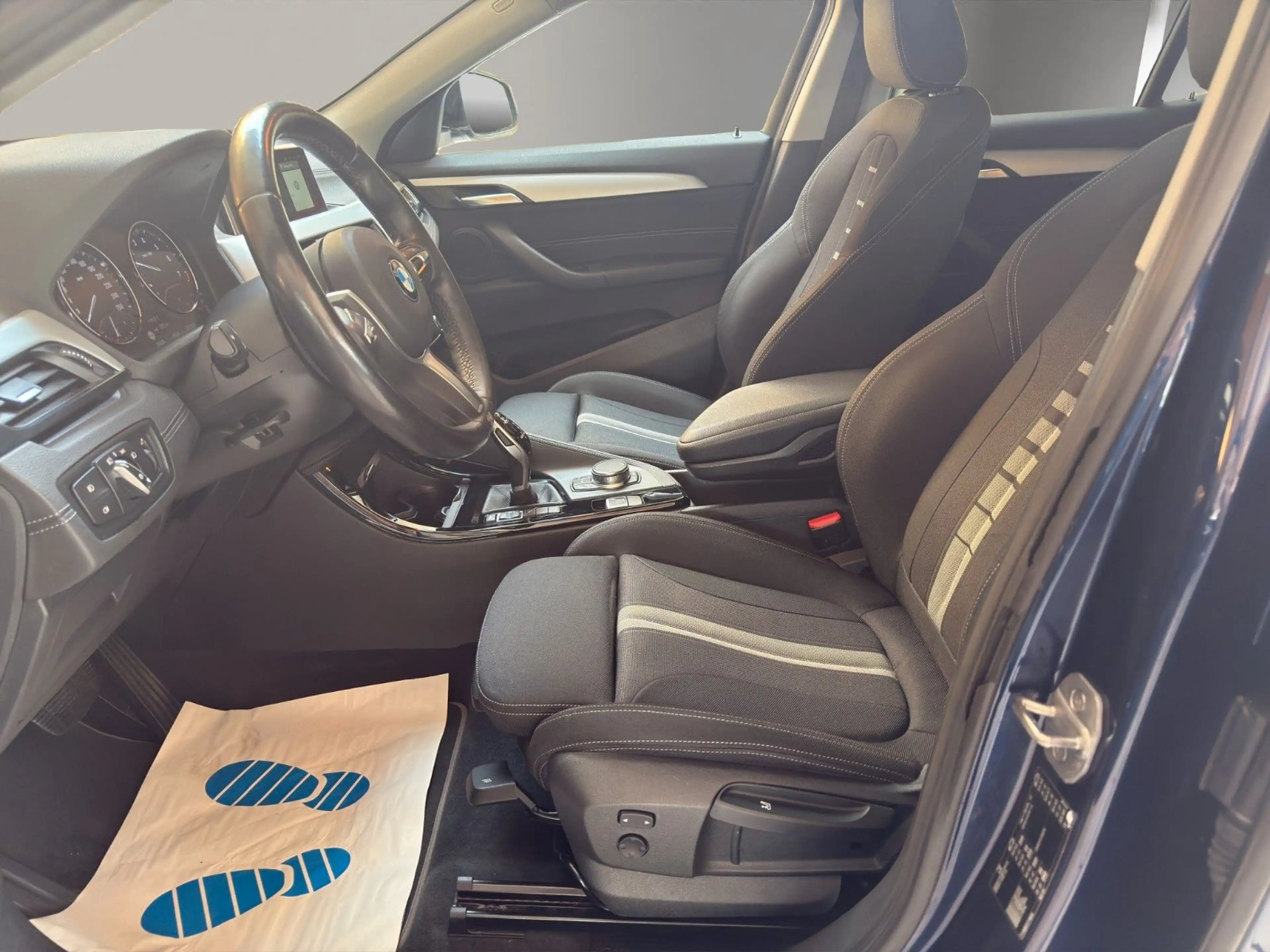 BMW X2 sDrive 20 i Advantage/HUD/RFK/UVM — photo 9