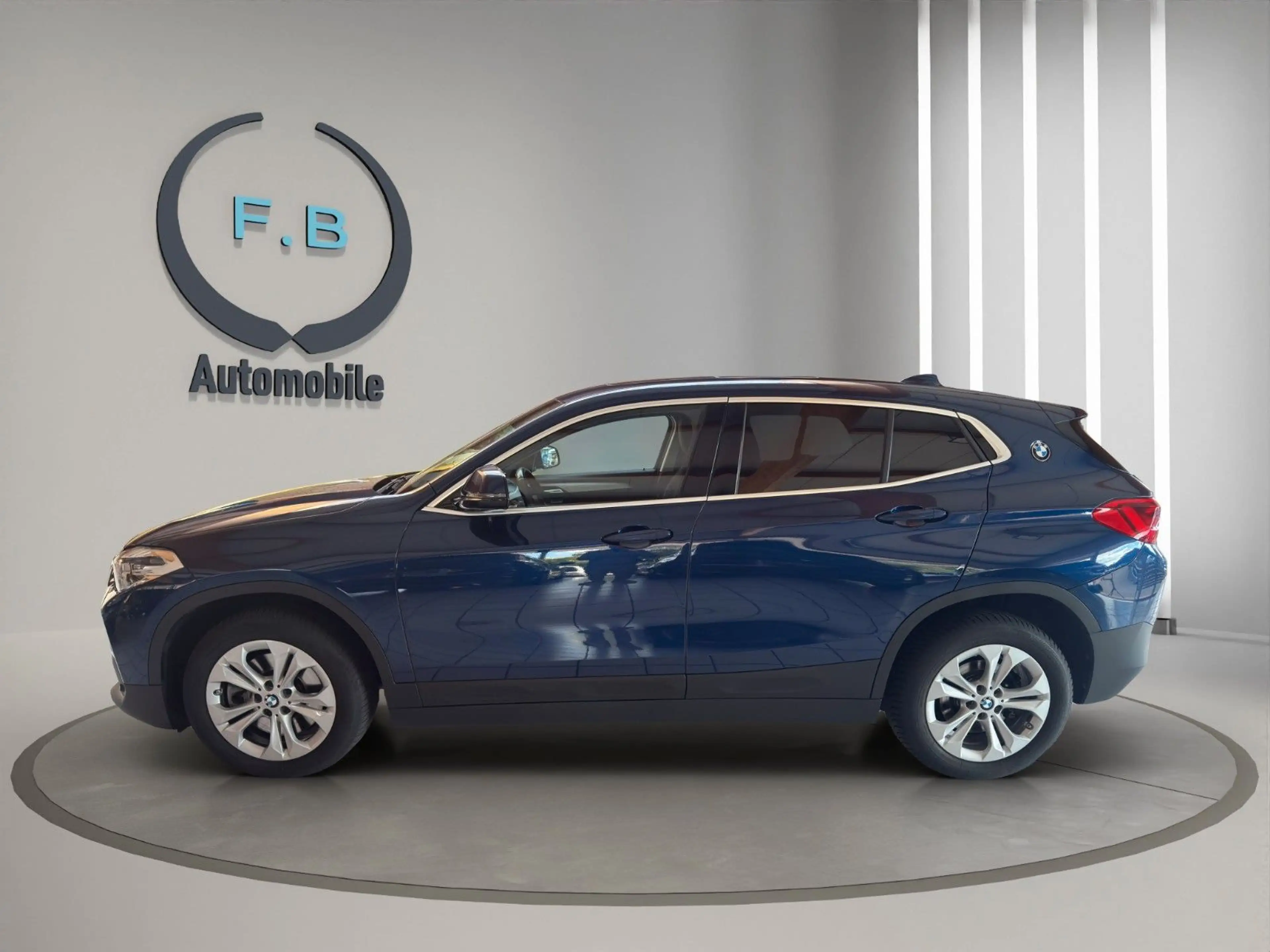 BMW X2 sDrive 20 i Advantage/HUD/RFK/UVM — photo 7