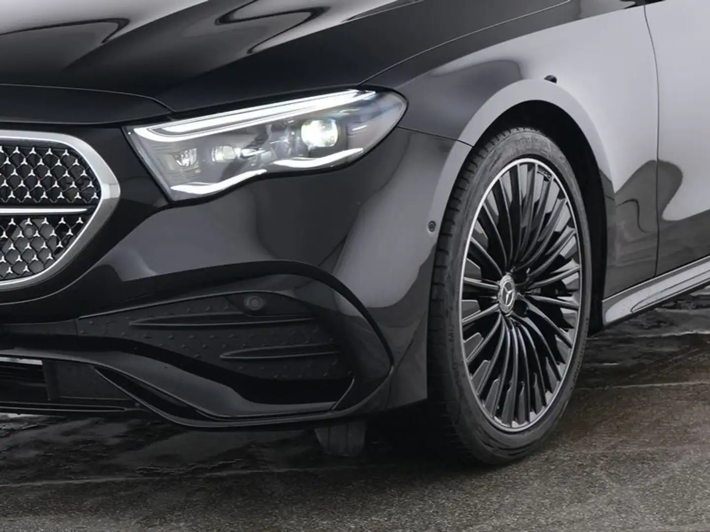 Mercedes-Benz E 200 AMG+NIGHT+DIGI-LED+DIST+BURM+PANO+360°+KEY Schwarz - 2