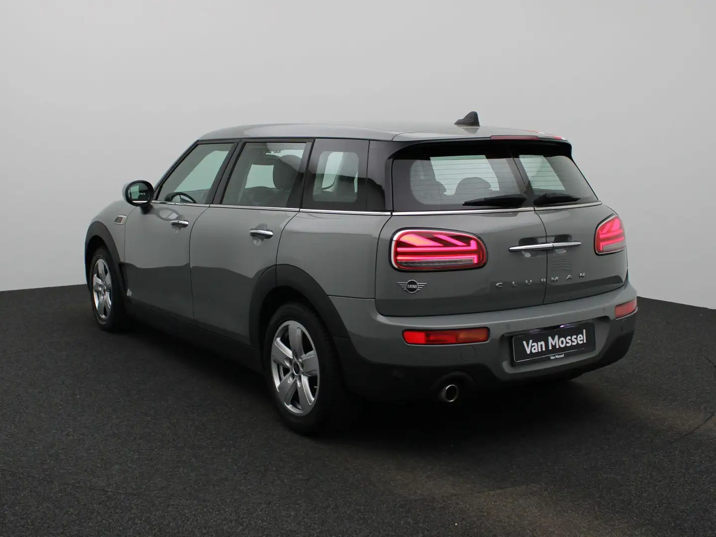 MINI Cooper Clubman 1.5 Essential AUTOMAAT | Navigatie | Climate-Contr Grijs - 2