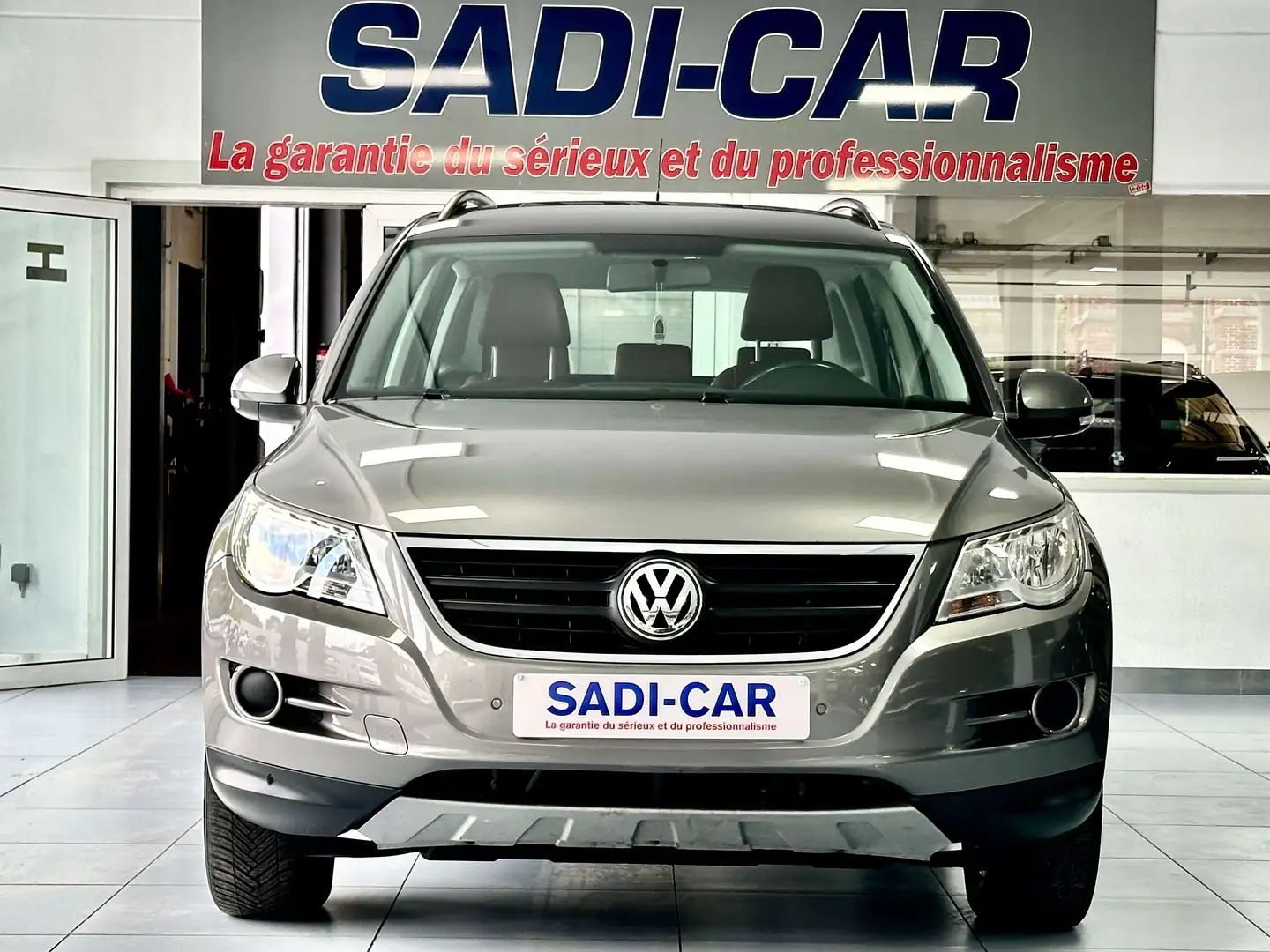 Volkswagen Tiguan 2.0 CR TDi 136cv 4Motion (4x4) - Sport \u0026 Style Gris - 2