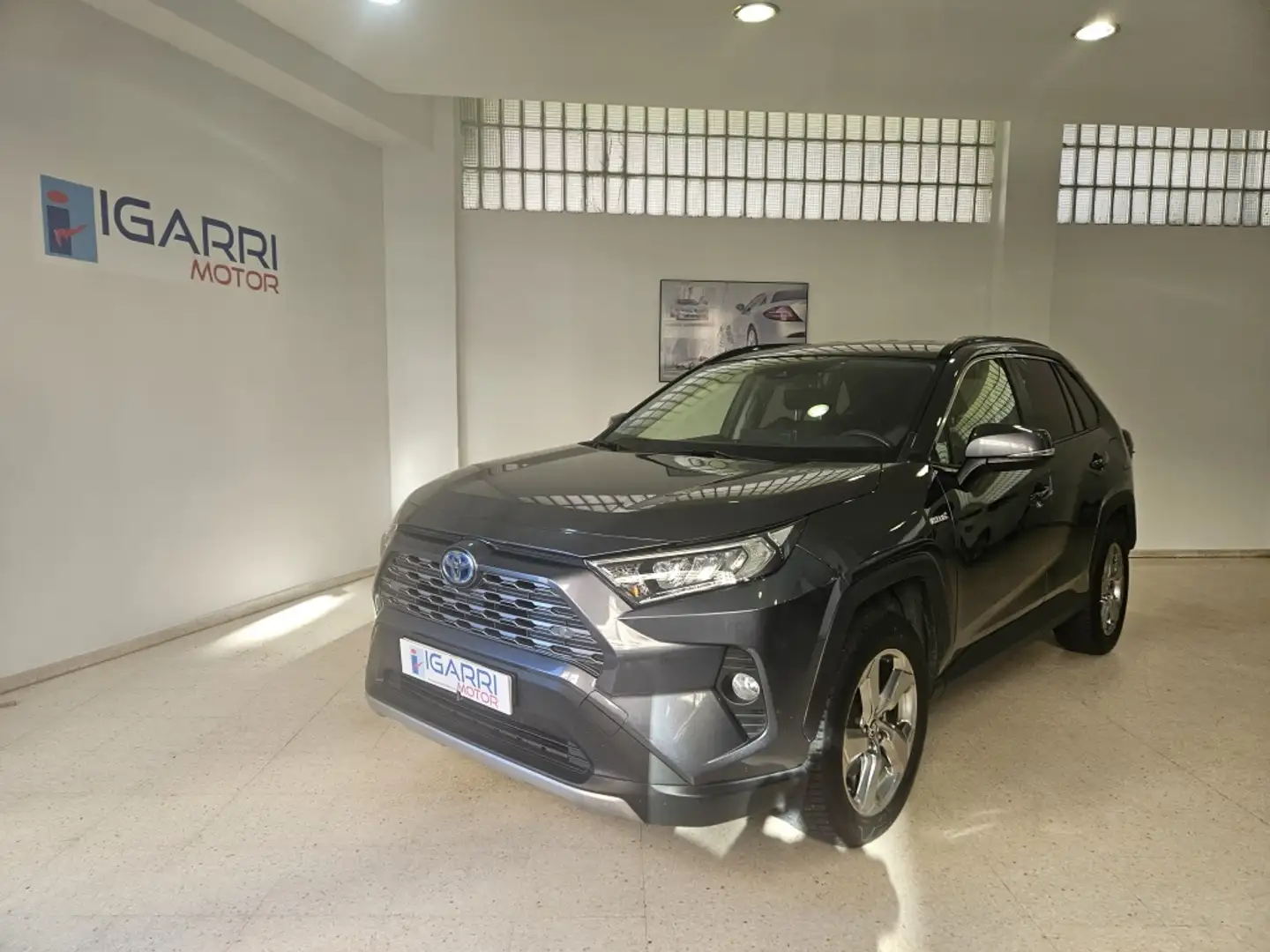 Toyota RAV 4 2.5 hybrid 2WD Advance Plus Gris - 1