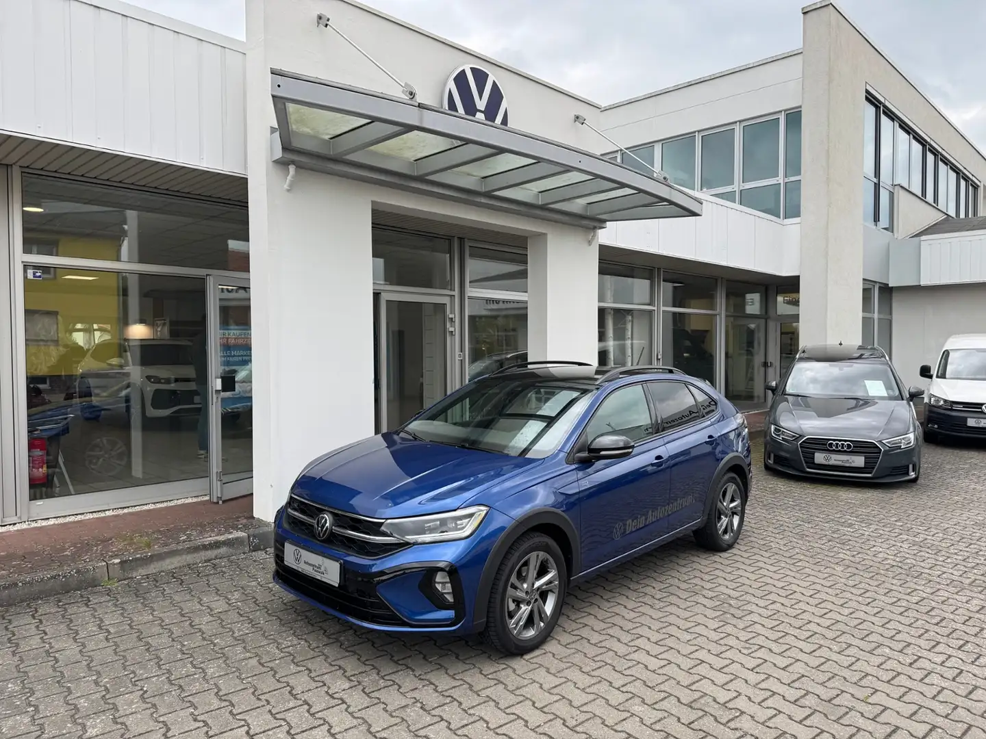 Volkswagen Taigo 1.0 TSI DSG R-Line CS15BZ Blau - 2