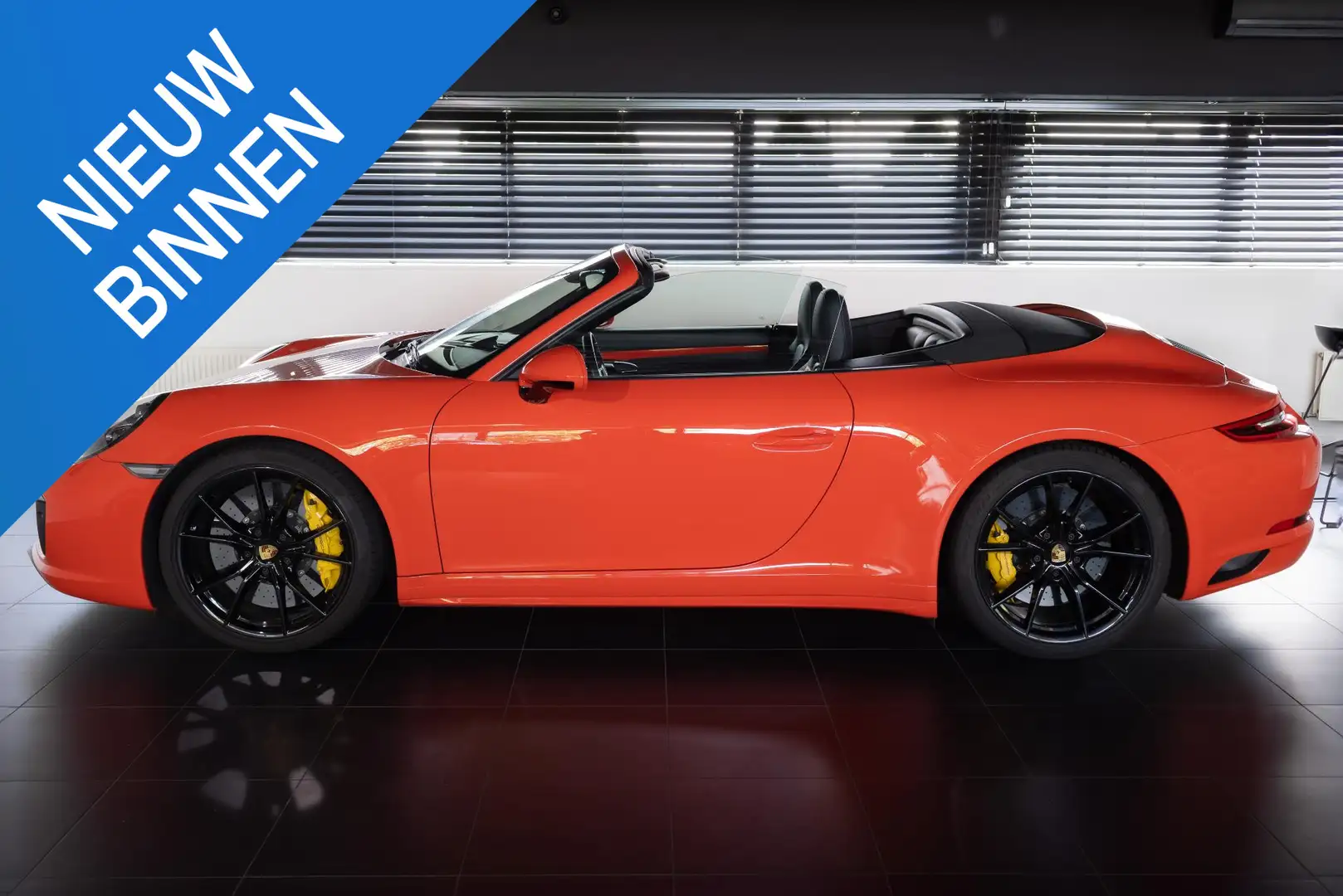 Porsche 991 Cabrio 3.0 Carrera 4S Oranje - 1
