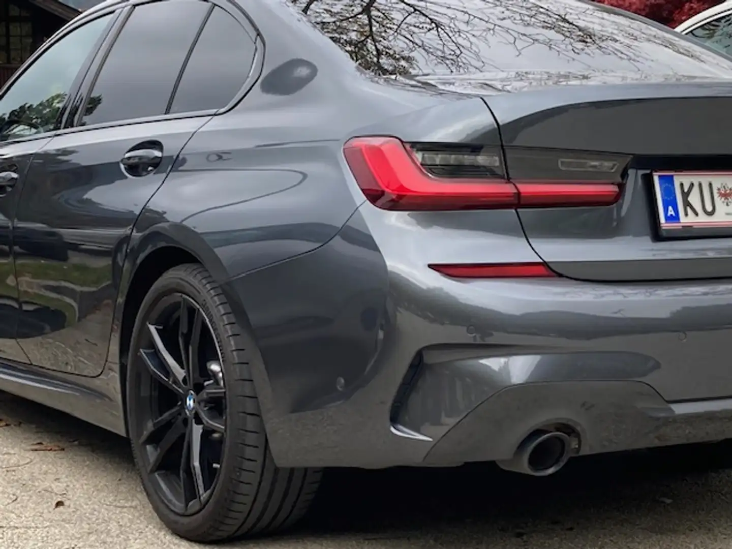 BMW 330 330d Aut. Grau - 2