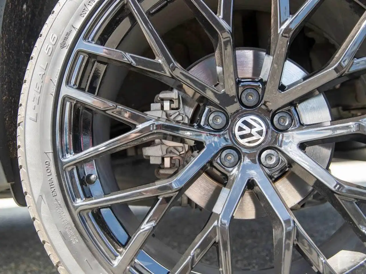 Volkswagen Atlas снимка Volkswagen Atlas