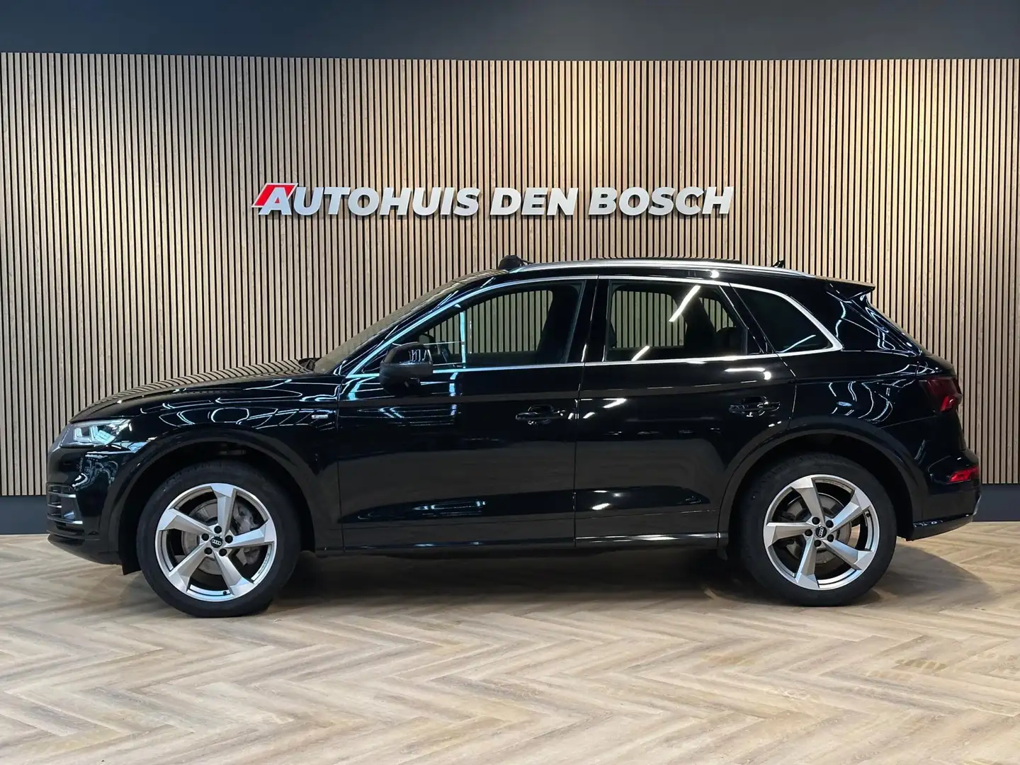 Audi Q5 2.0 TFSI quattro Sport S Line Black Edition Zwart - 2