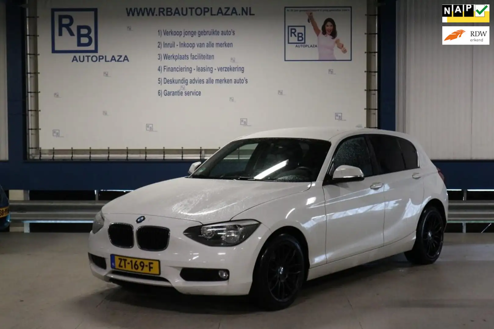 BMW 114 1-serie 114i EDE / NAV / STOELVERWARMING / D-GLAS Wit - 1