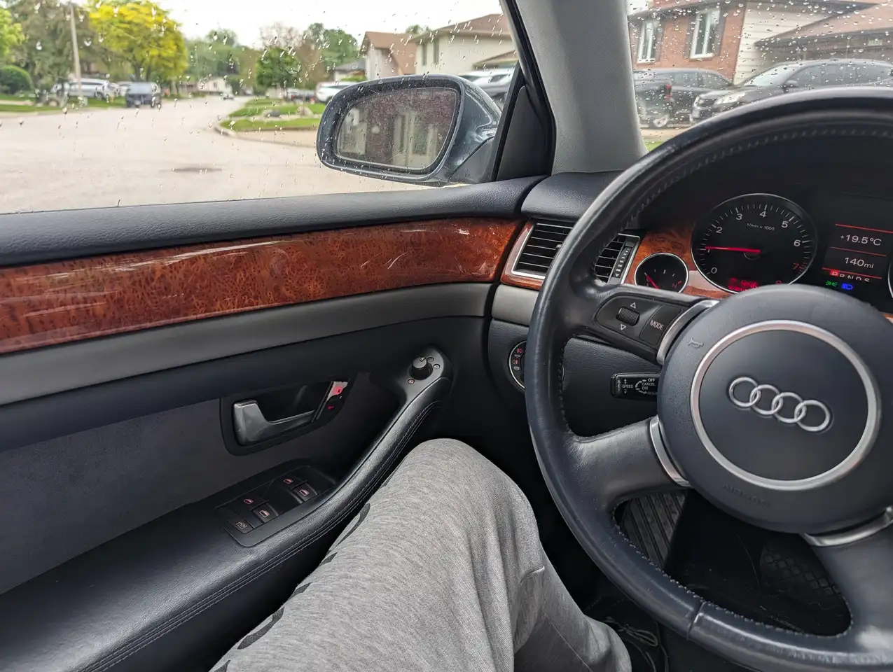 Audi A8 снимка Audi A8