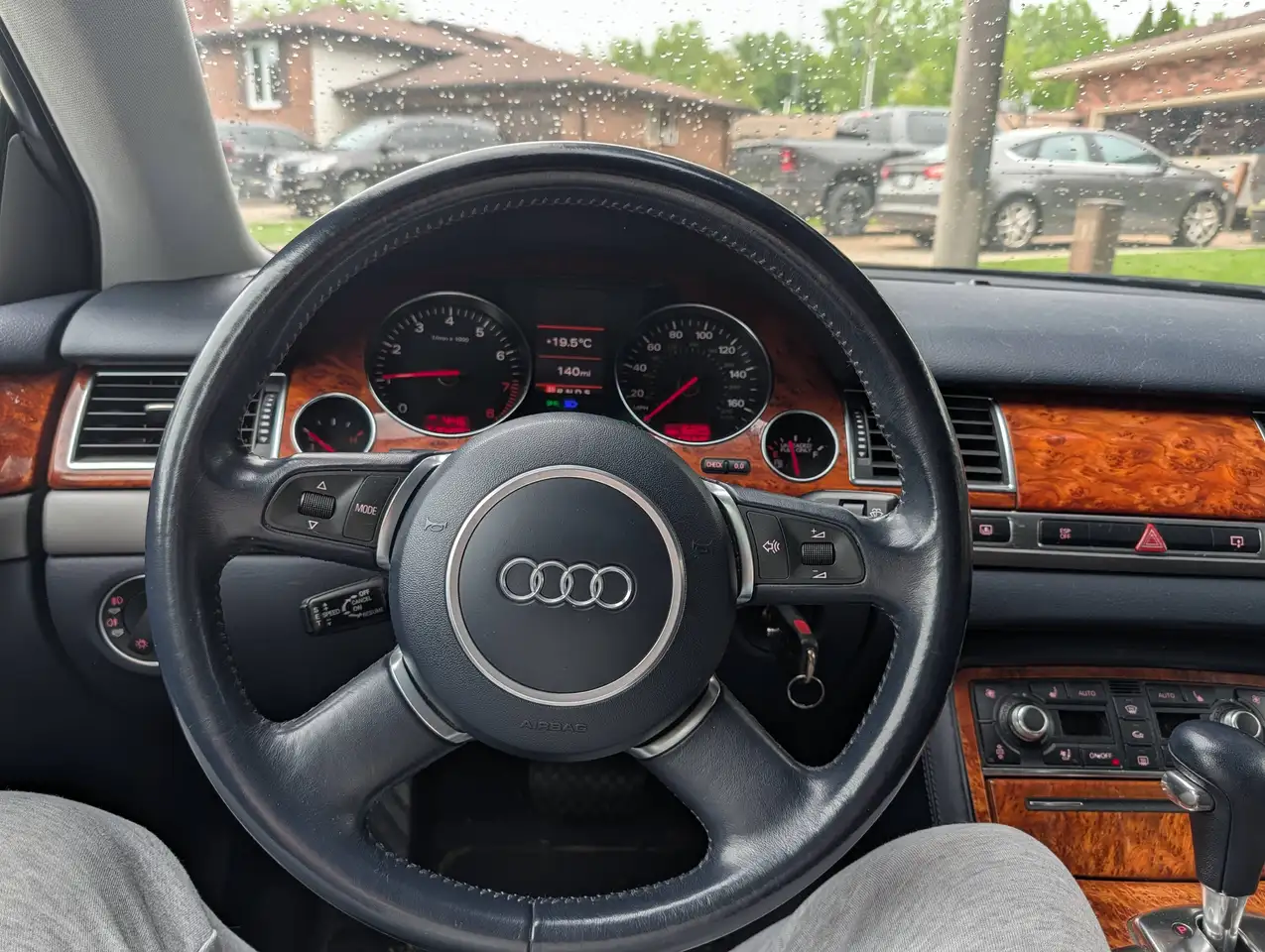 Audi A8 снимка Audi A8