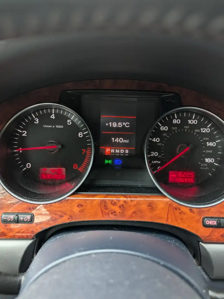 Audi A8 снимка Audi A8