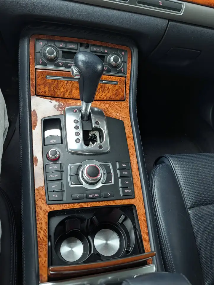 Audi A8 снимка Audi A8