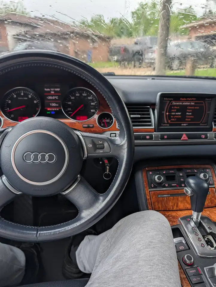 Audi A8 снимка Audi A8