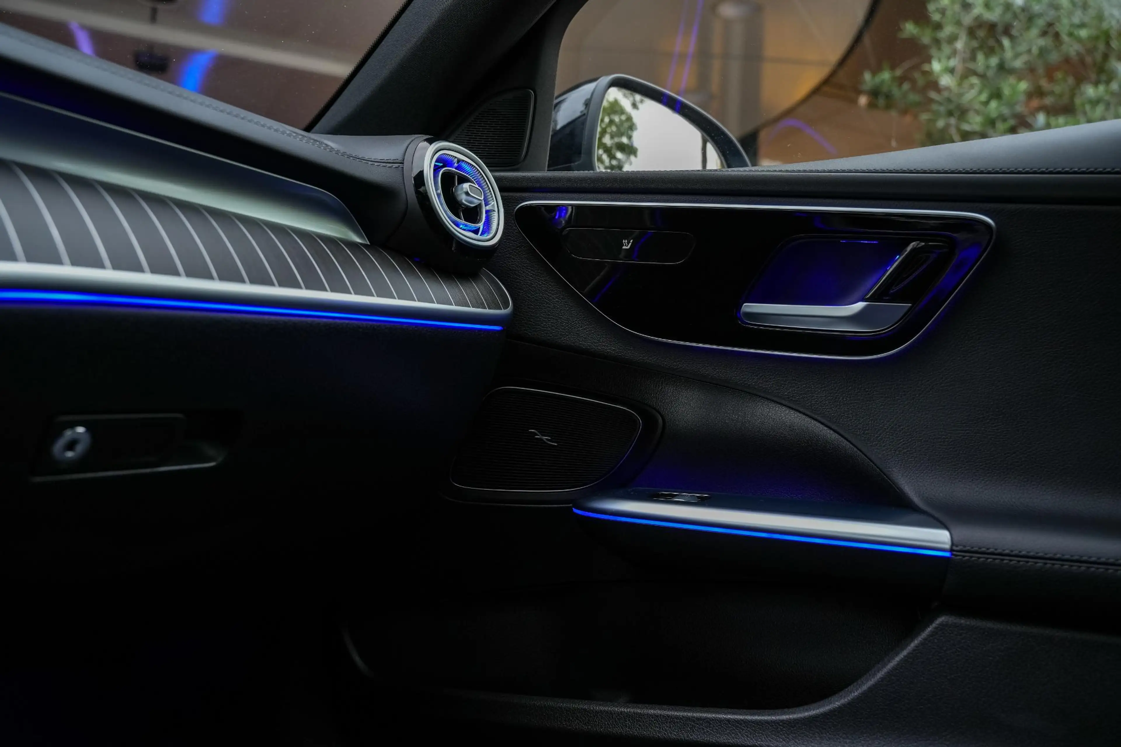 Mercedes-Benz C 300 e AMG Line Panoramadak Full Ambient Adapt. Cruise — photo 18