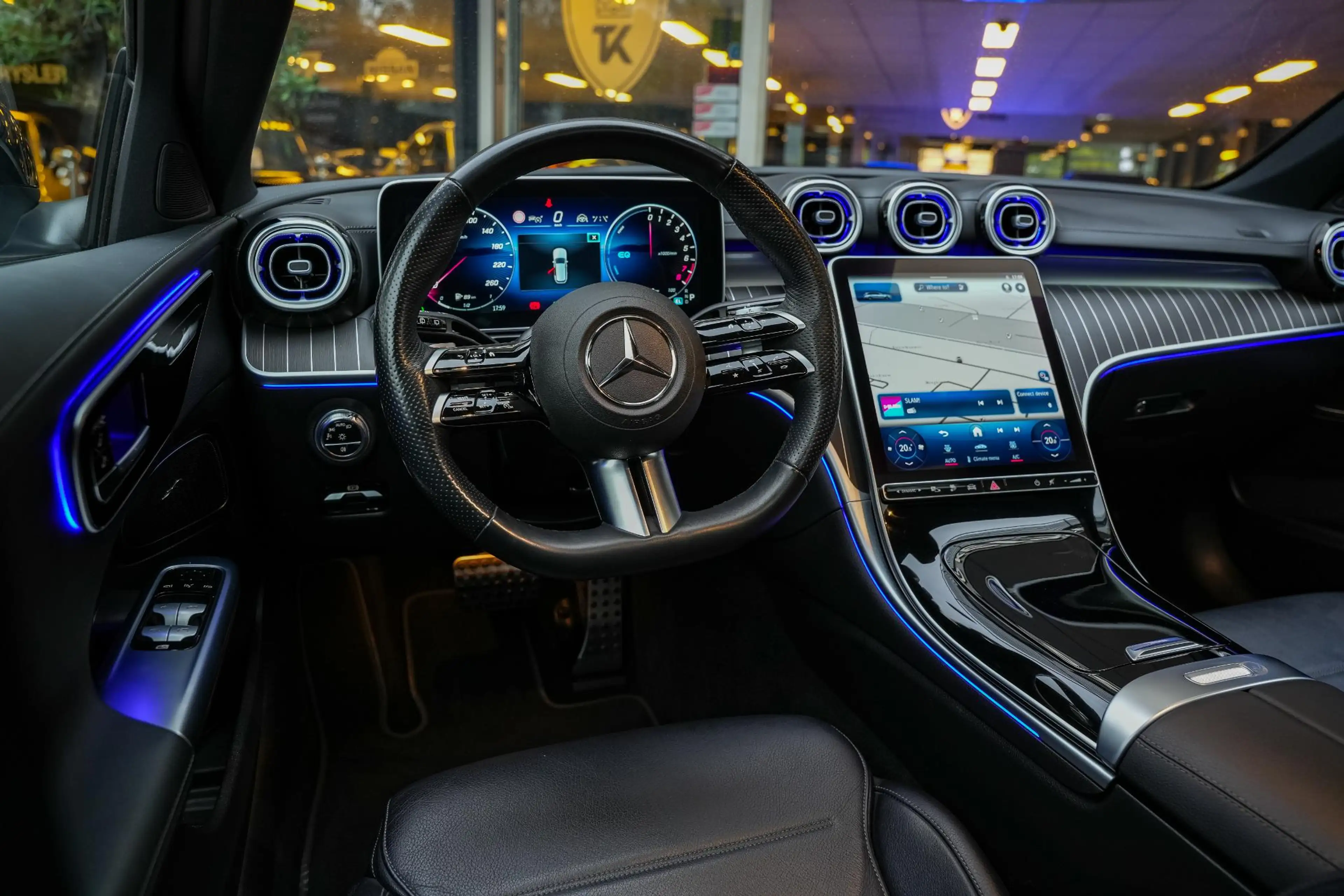Mercedes-Benz C 300 e AMG Line Panoramadak Full Ambient Adapt. Cruise — photo 4