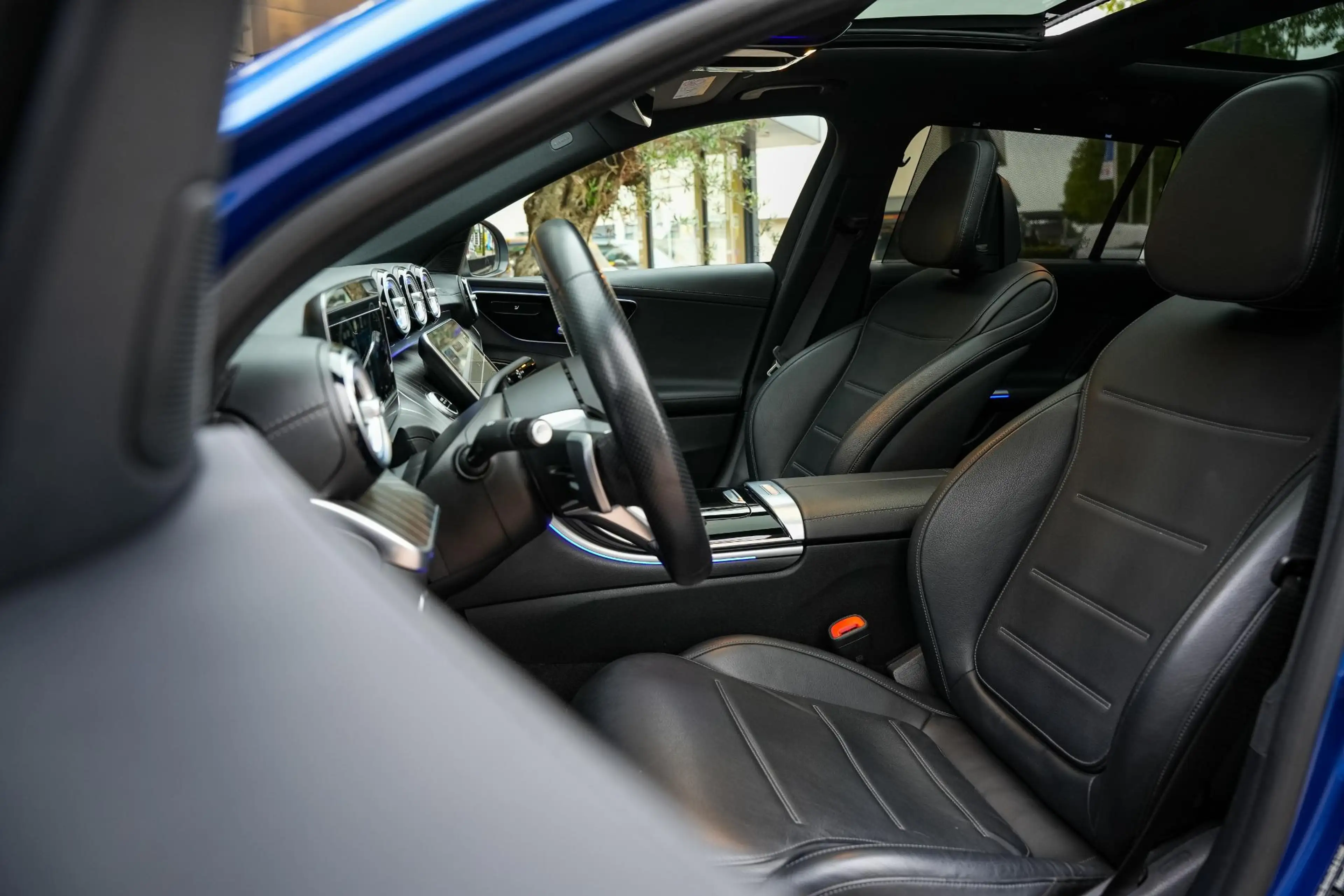 Mercedes-Benz C 300 e AMG Line Panoramadak Full Ambient Adapt. Cruise — photo 6