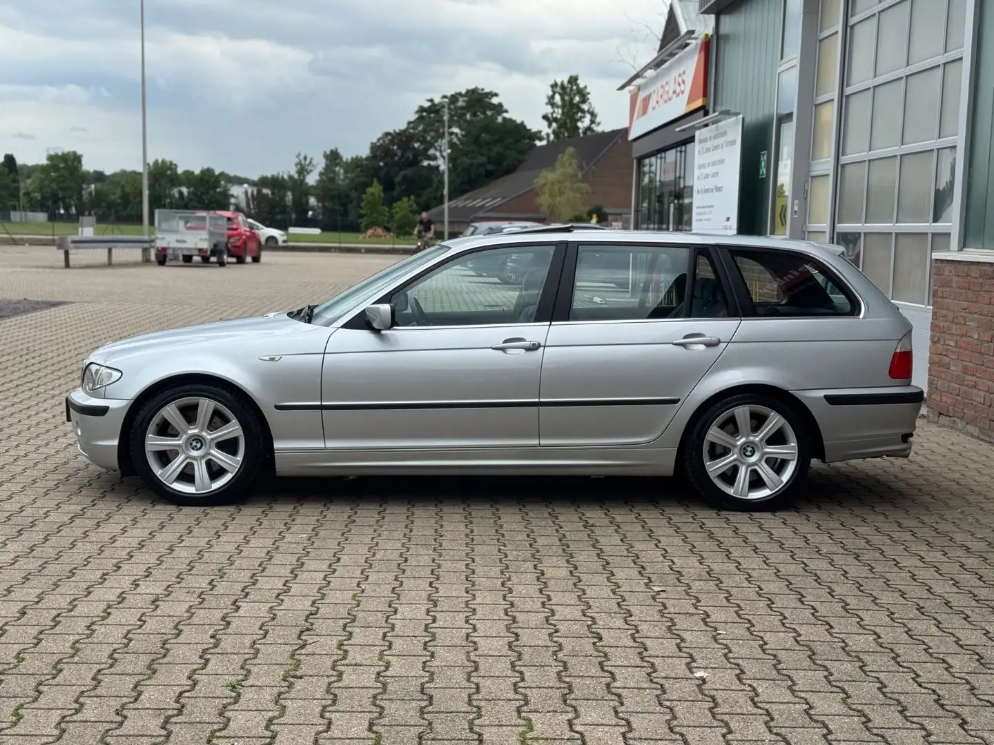 BMW 330 i Automatik Touring Individuall TÜV NEU srebrna - 2