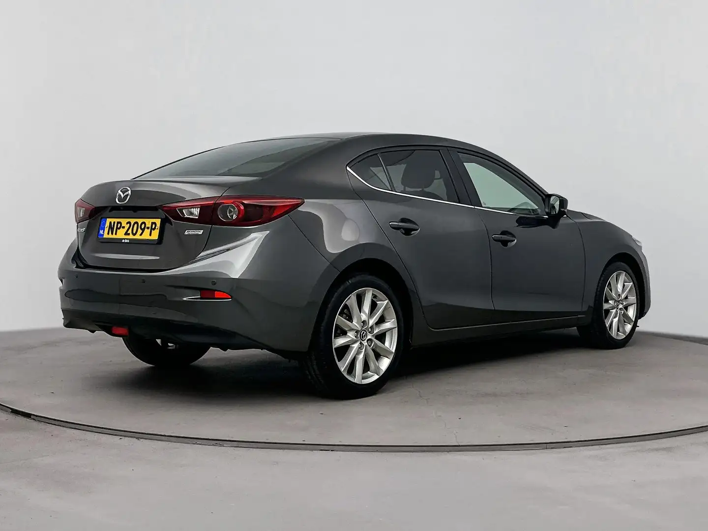 Mazda 3 2.0 SkyActiv-G 120 GT-M | Lage km-stand! | Leer | Gris - 2