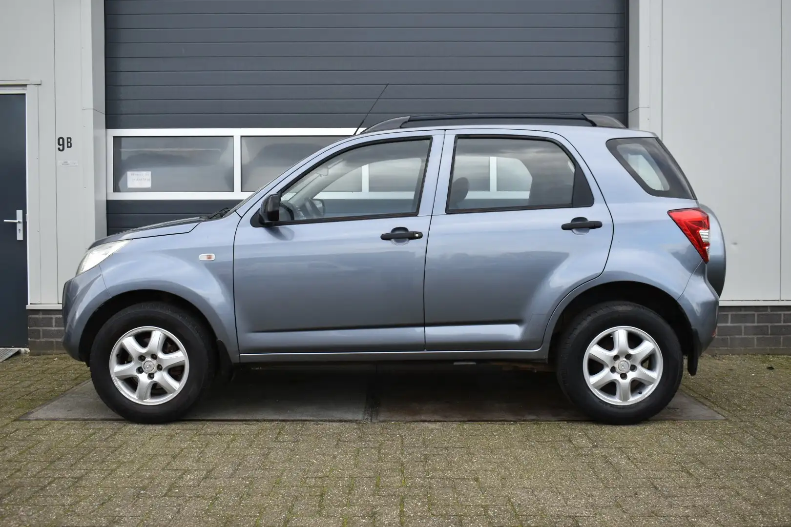Daihatsu Terios 1.5-16v Adventure 4X4 schade. Grijs - 2