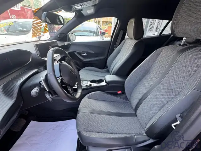Peugeot 2008 view 11