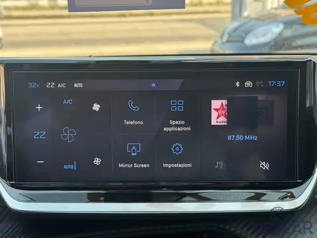 Peugeot 2008 view 17