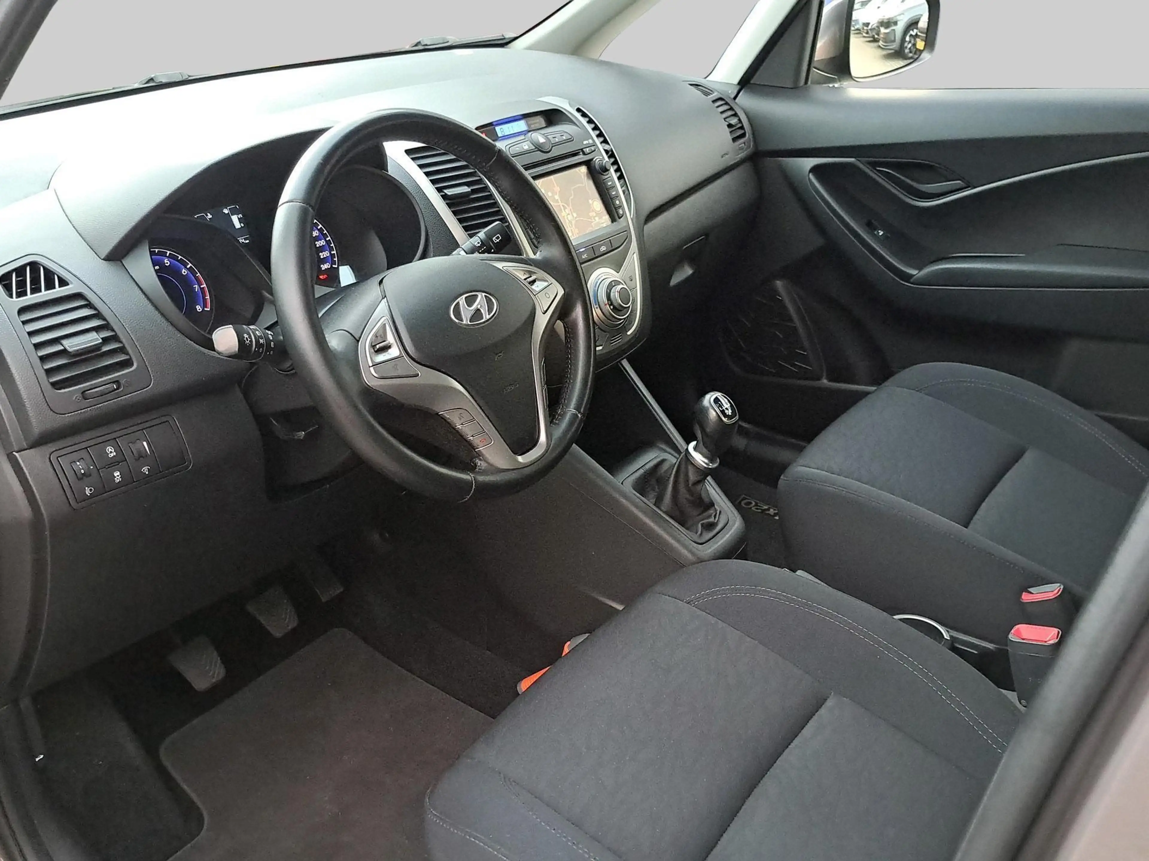 Hyundai iX20 1.4i Go! met slecht 47.250 kilometer! — photo 4