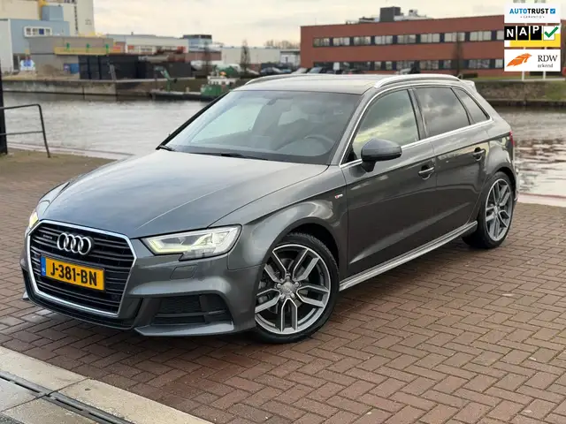 Audi A3 Sportback 40 TFSI quattro Advance Sport Pano S Lin