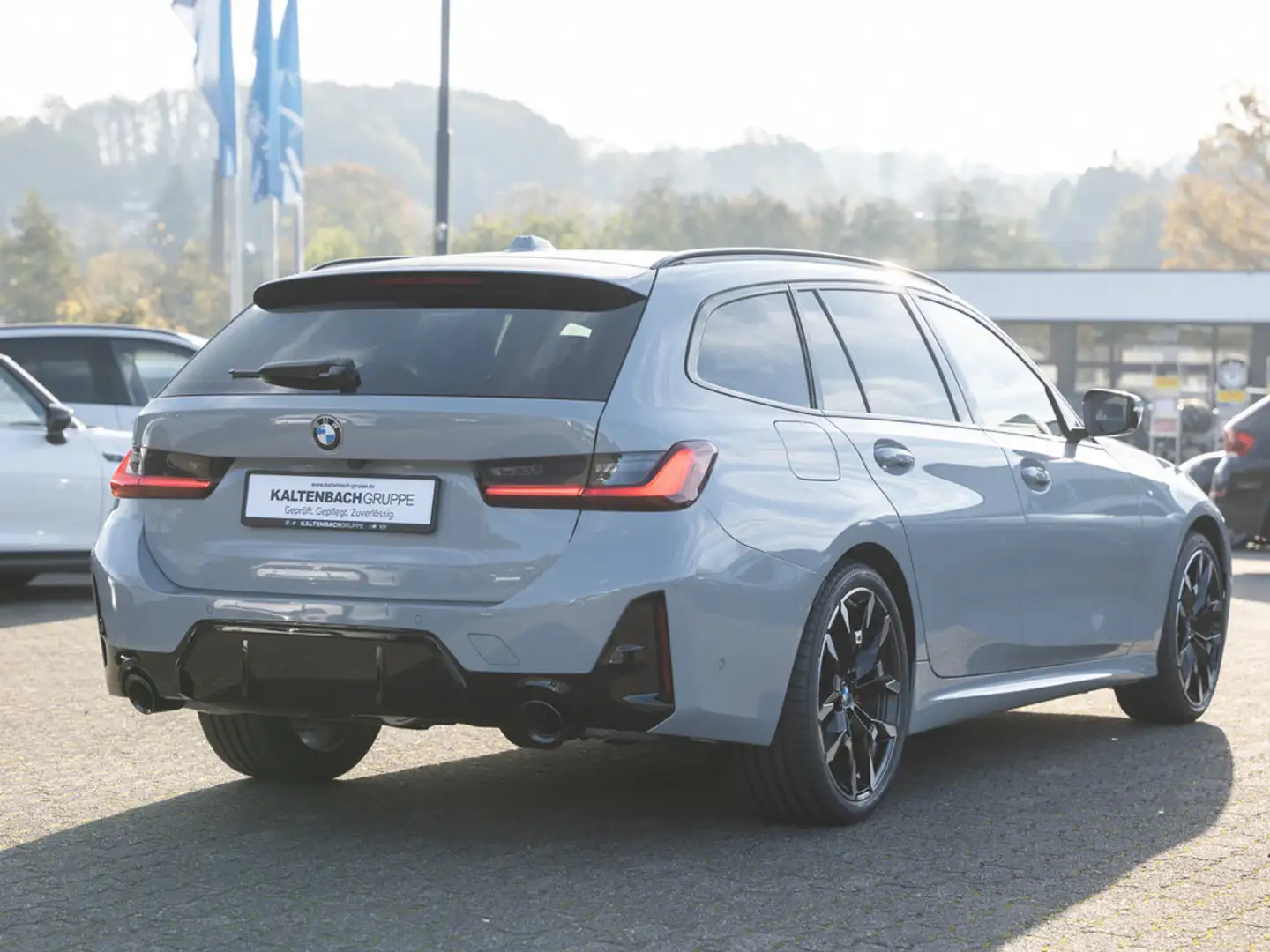 BMW 320 d Touring M-Sport Pro AHK 360° HUD LED ACC Gris - 2