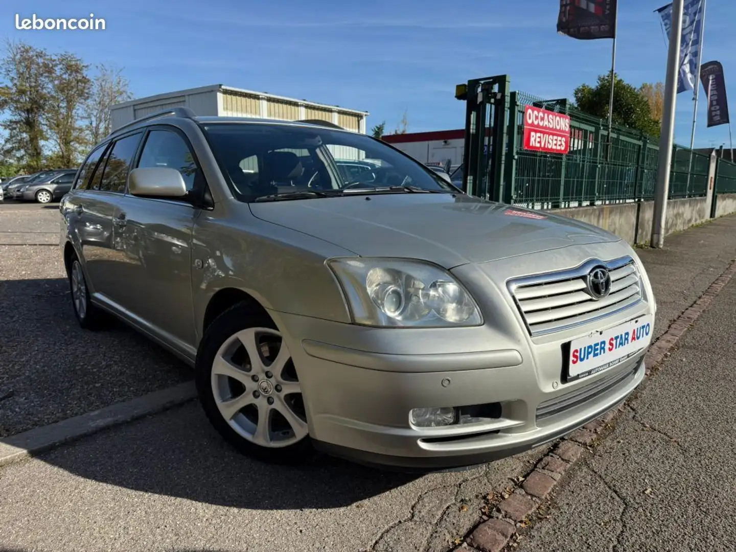 Toyota Avensis II BREAK 2L D-4 VVT-i LINEA SOL PACK 1er main2005 Gris - 1