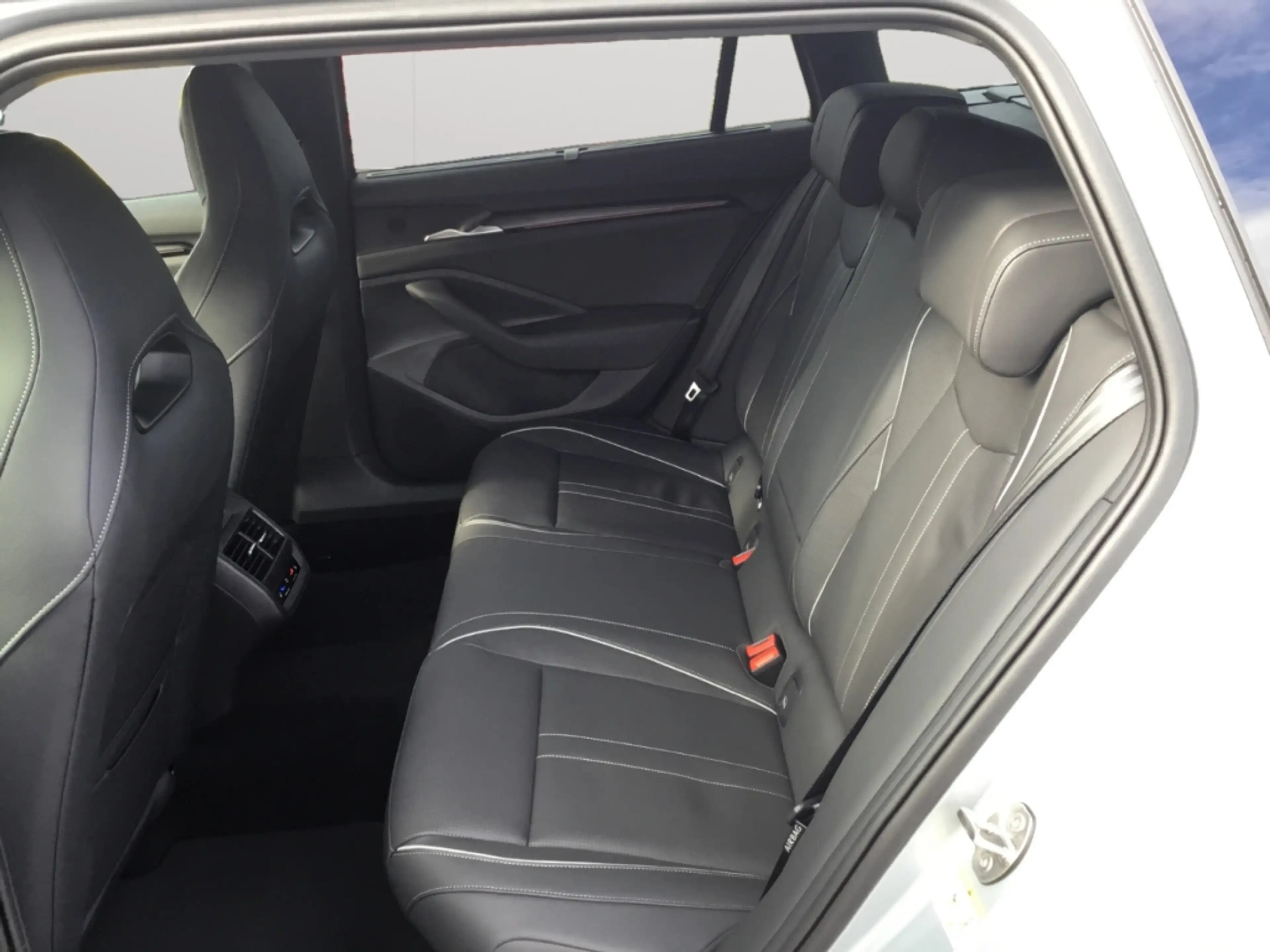 Skoda Superb Combi 2.0TSI 4x4 DSG Sportline Matrix AHK STHZ Nav — photo 11
