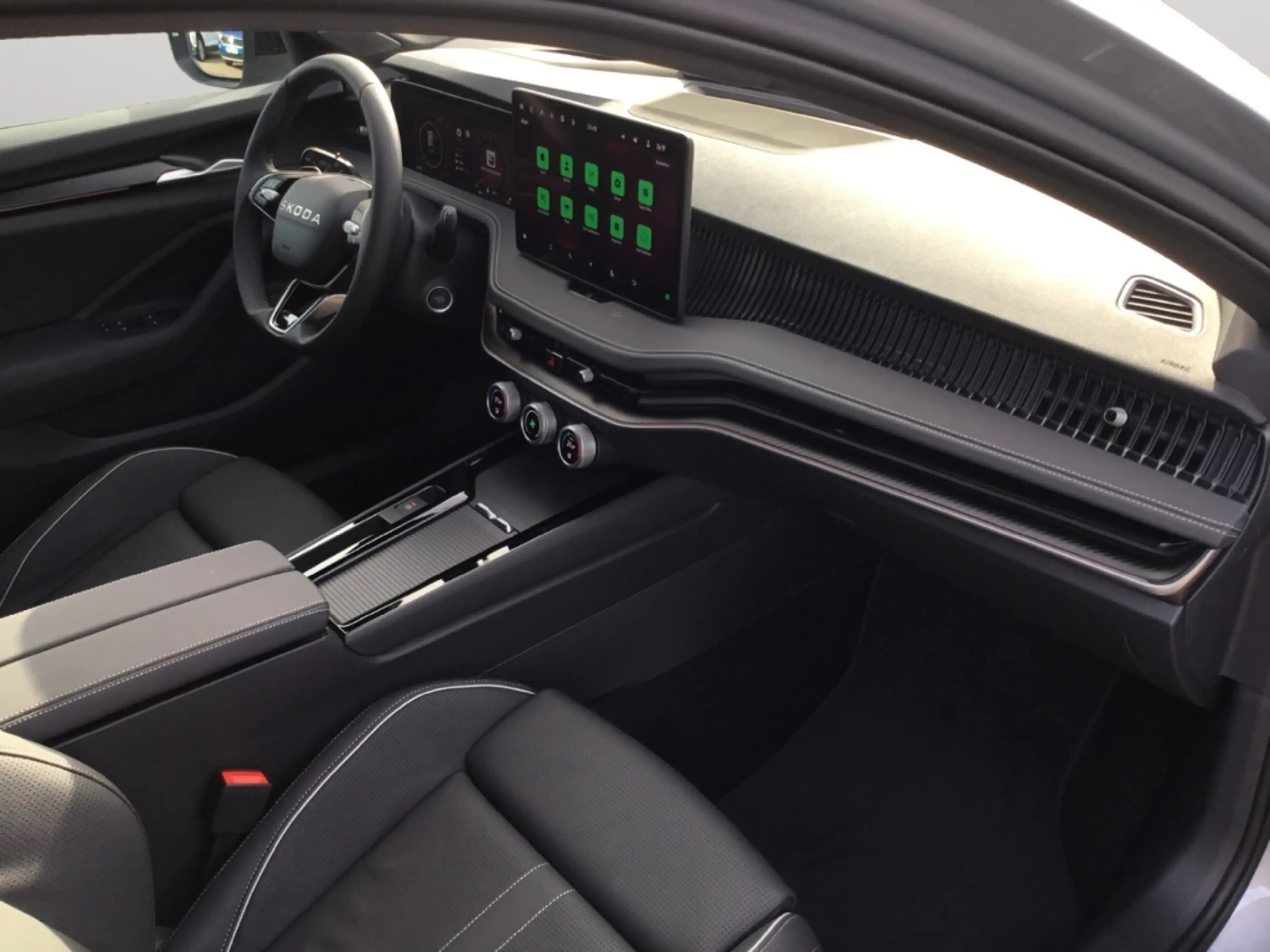 Skoda Superb Combi 2.0TSI 4x4 DSG Sportline Matrix AHK STHZ Nav — photo 15