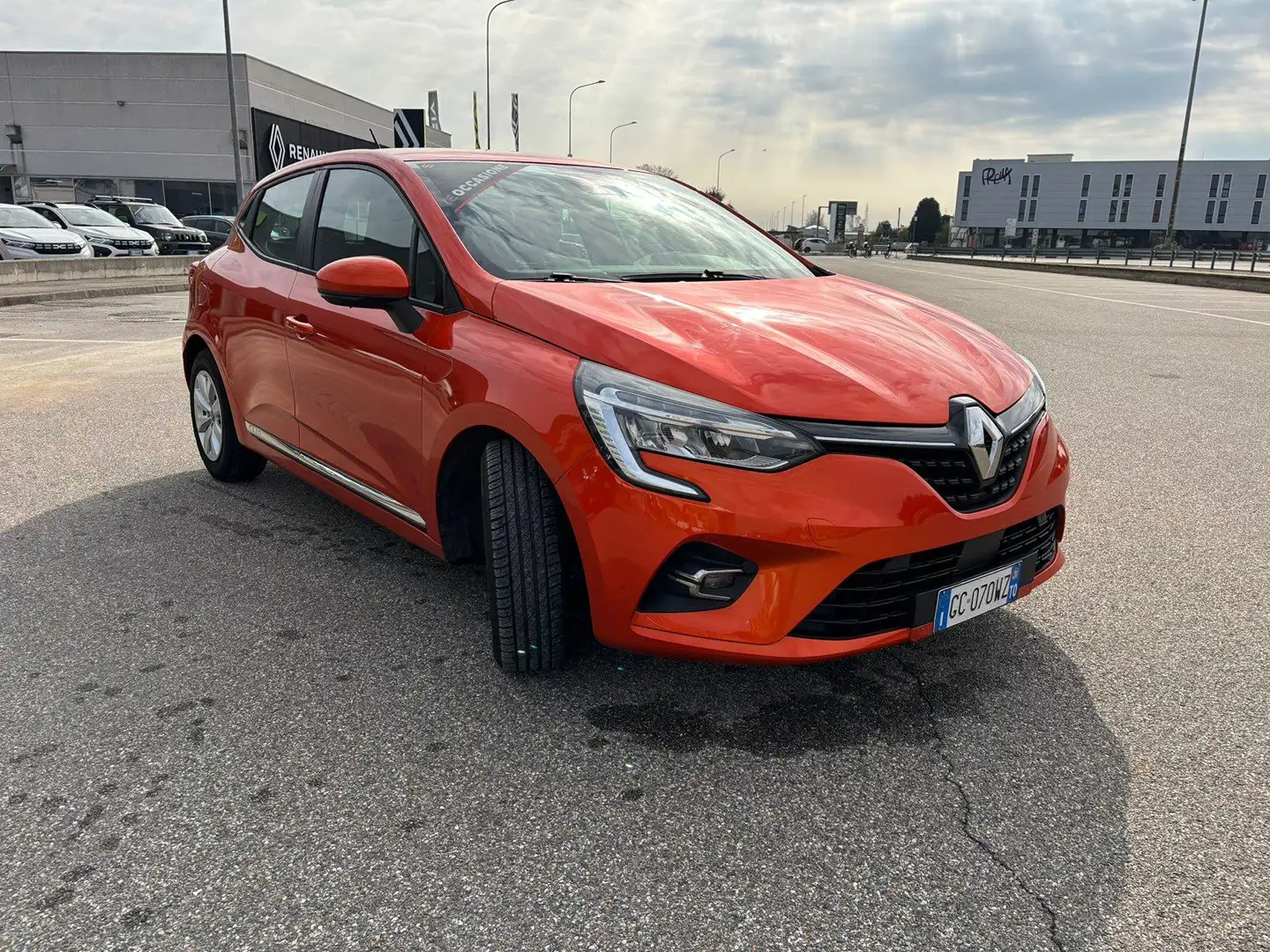 Renault Clio 5 Porte 1.0 TCe Zen Oranje - 2