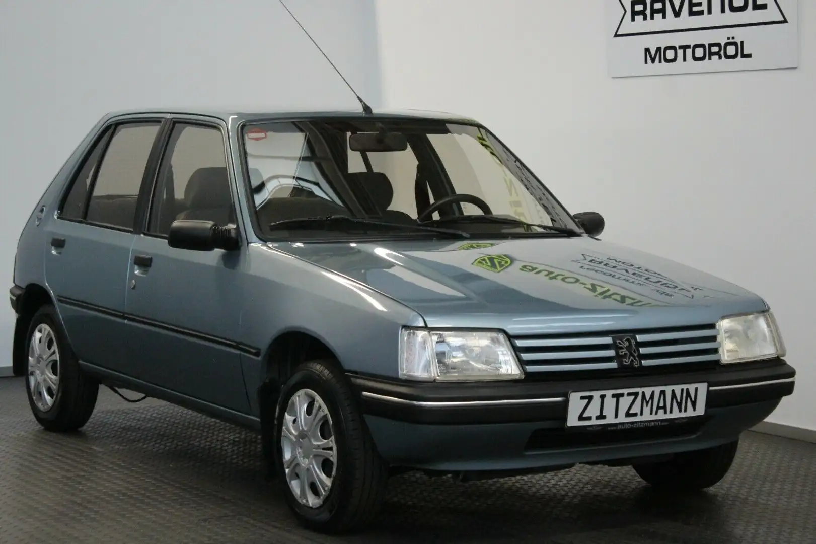 Peugeot 205 Automatik Sammler-Zustand Srebrny - 1