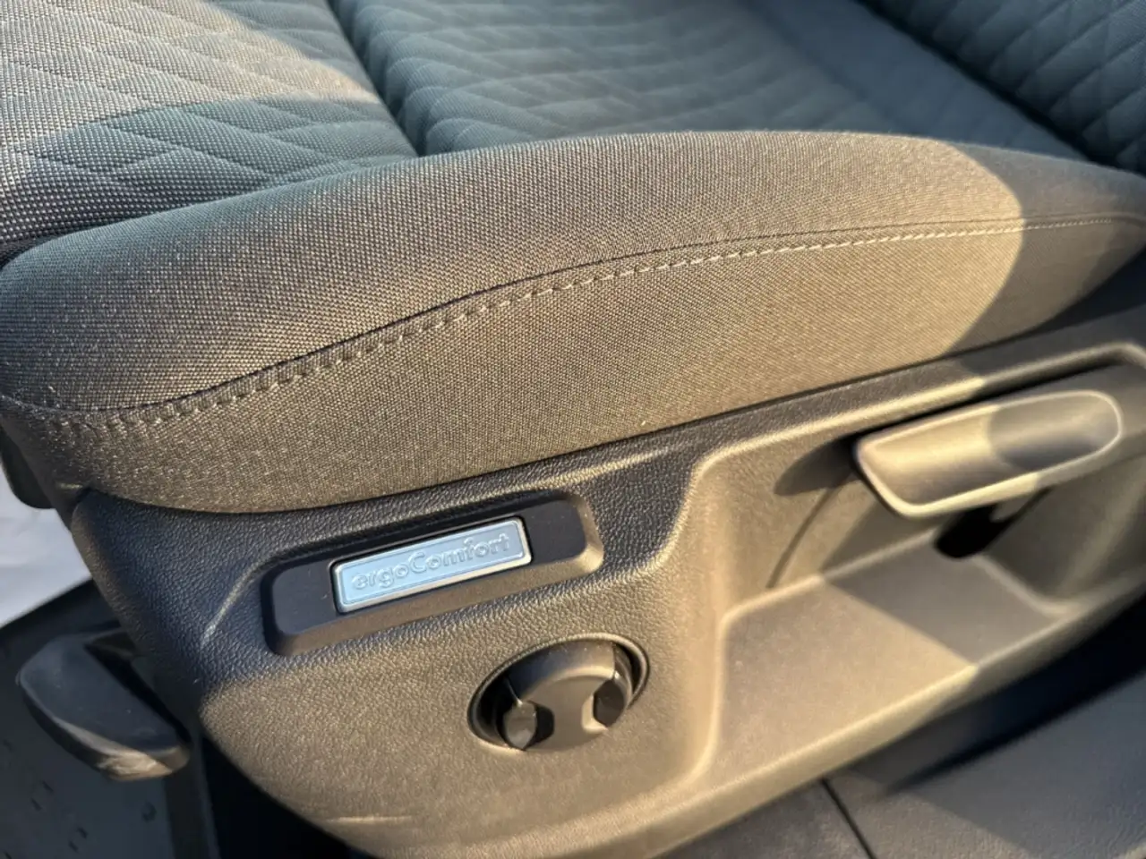 Volkswagen Caddy 2.0 TDI Life Navi ACC Mehrzonenklima Musikstreamin 17