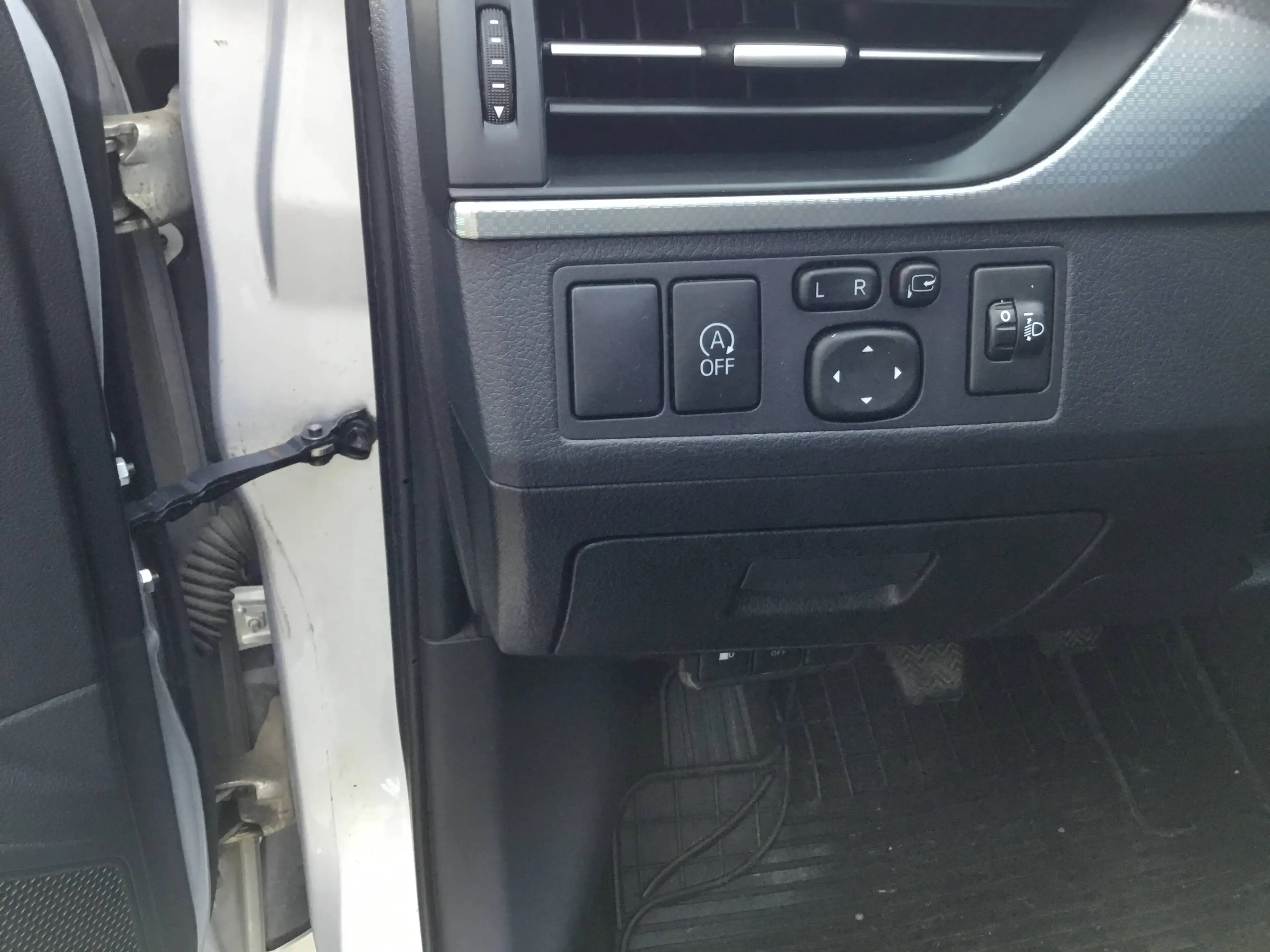 Toyota Avensis 1,6 D-4D Touring Sports Active — photo 13